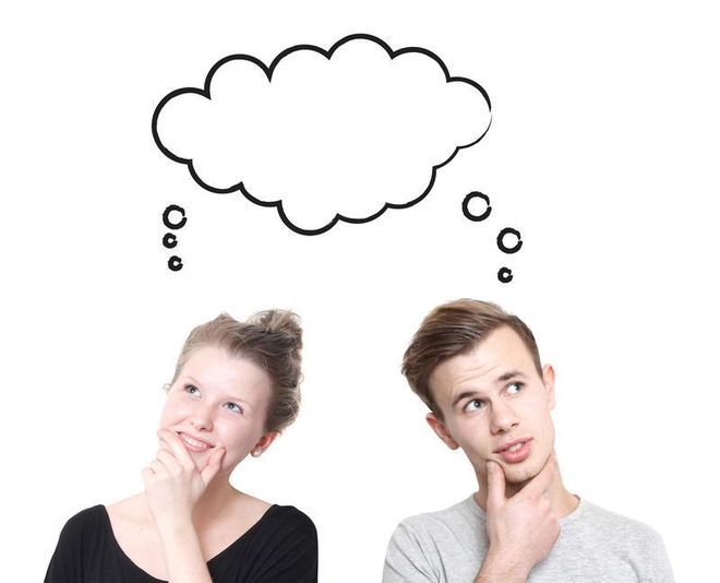 Kvinne og mann med tankeboble over hodet.