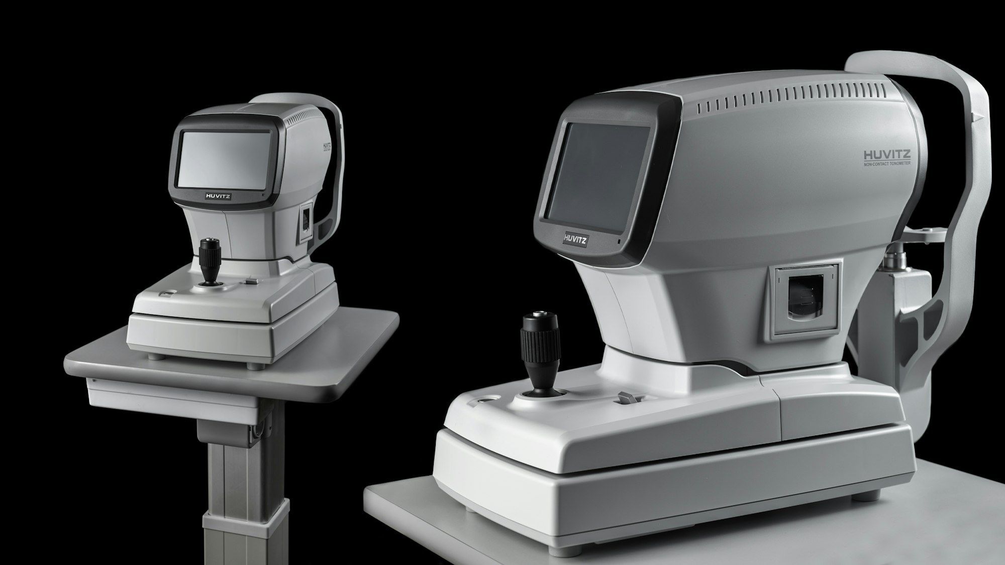 Machines d'atelier posées sur un établi, évoquant la détoureuse et le frontofocomètre nécessaires à l'activité de l'opticien.