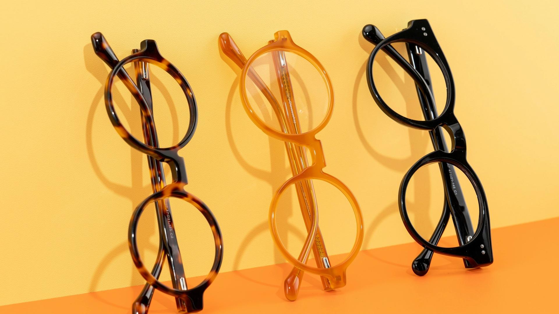 Présentoir de lunettes, illustration des débouchés après une formation d'opticien