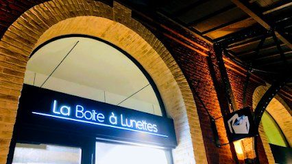 Façade de la boutique La Boîte à Lunettes, opticien indépendant à Lille