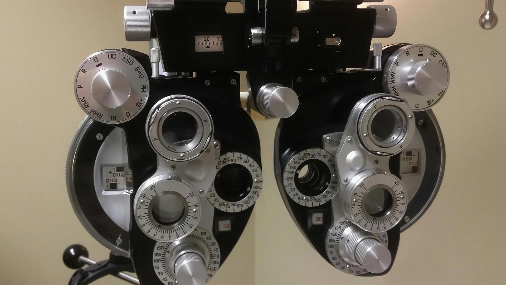 Microscope et équipement d'optique, illustration du matériel professionnel