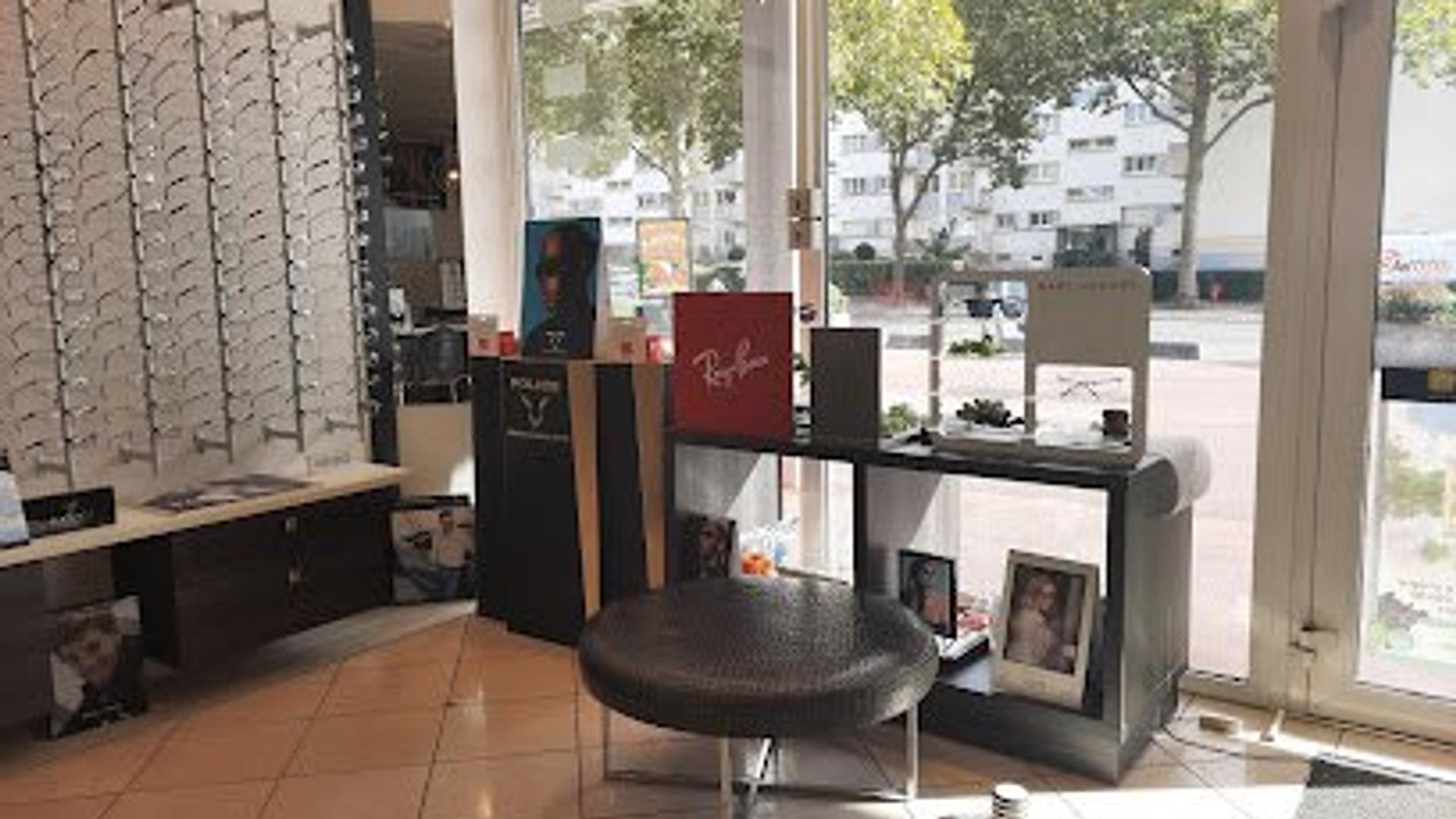 Façade de la boutique Optique Lorette, opticien indépendant à Angers