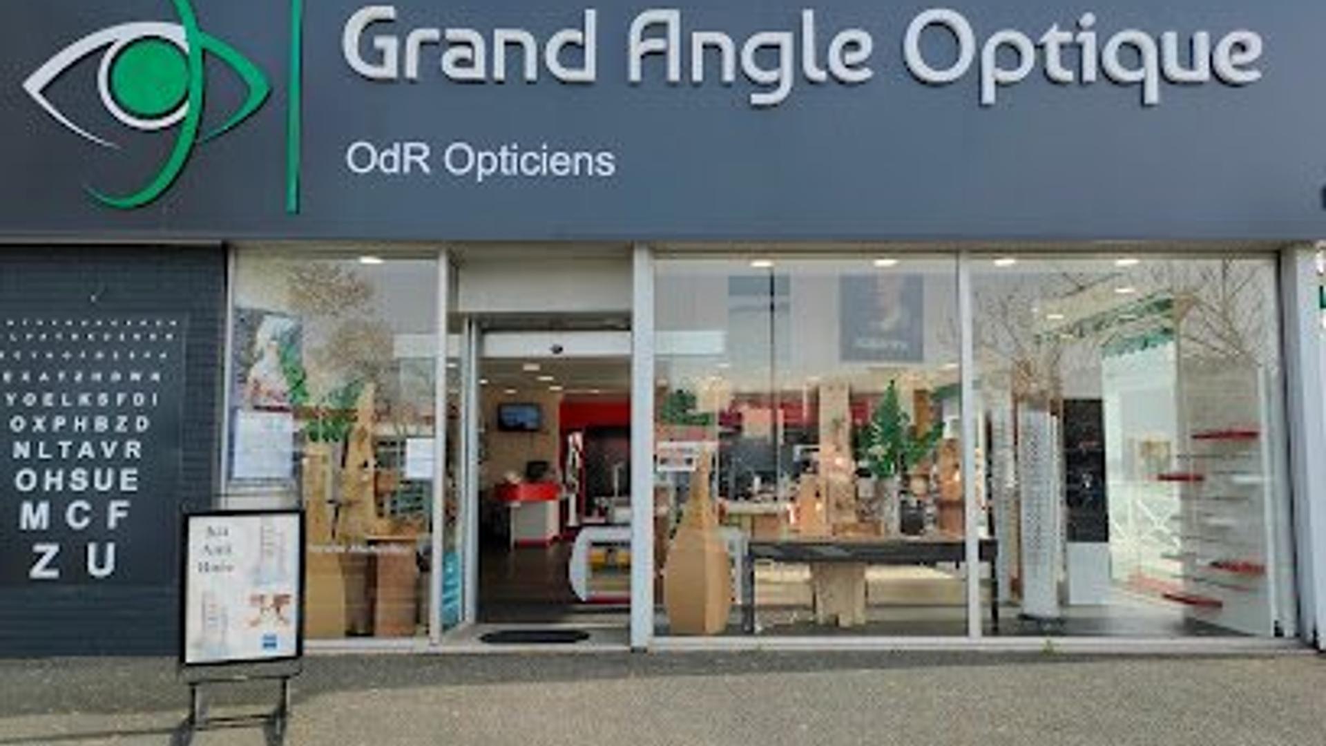 Façade de la boutique Grand Angle Optique, opticien indépendant à Angers