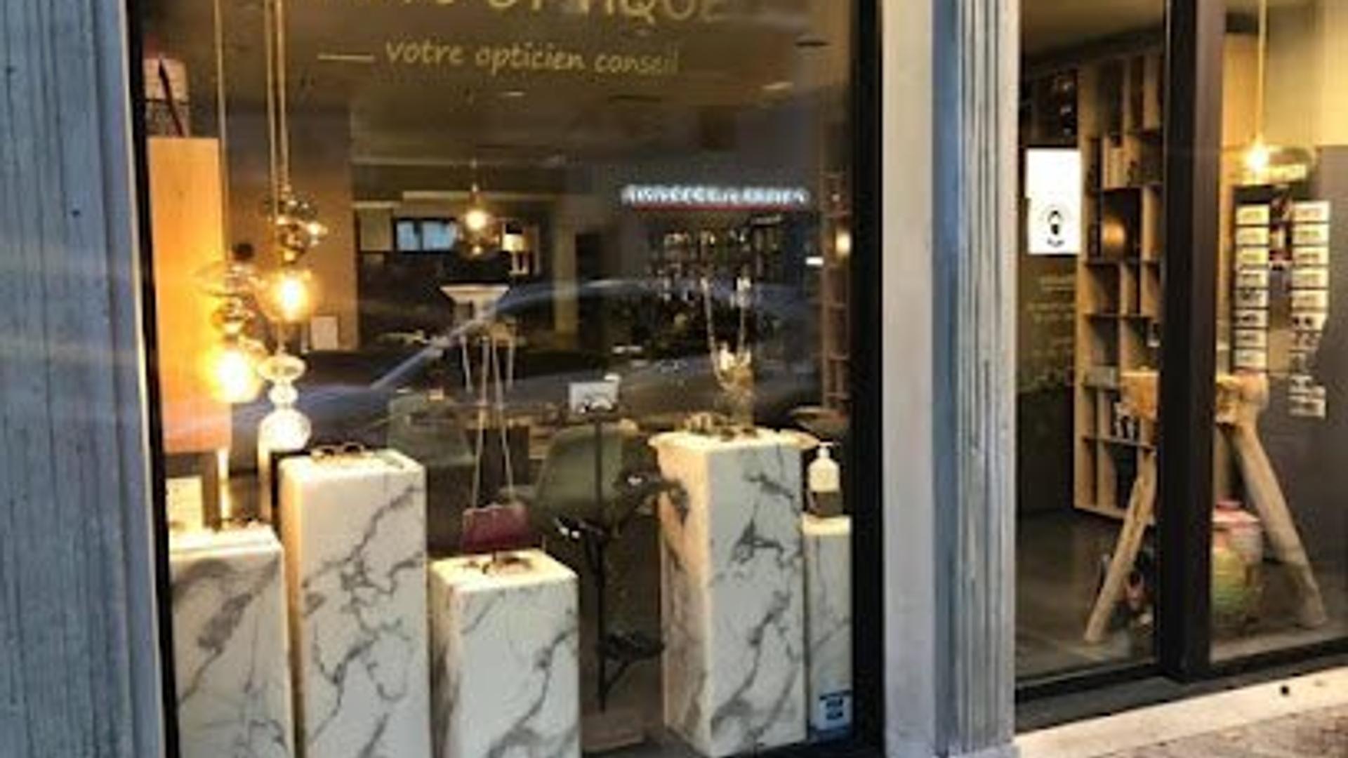 Façade de la boutique Fibre Optique Opticien Île Verte, opticien indépendant à Grenoble