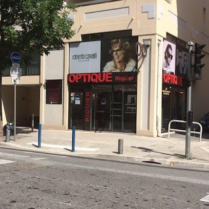 Façade de la boutique Optique Riquier, opticien indépendant à Nice