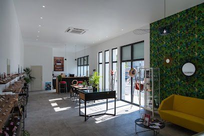 Façade de la boutique Chez Aurélie Tropical Optic Shop, opticien indépendant à Bordeaux