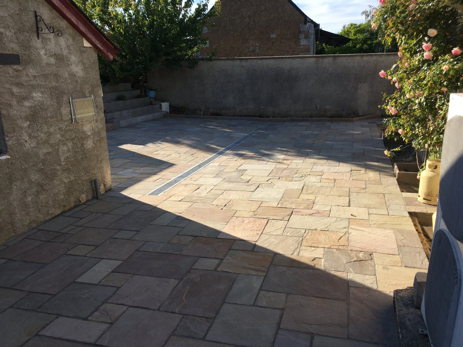 Pose de marches en pierre naturelle — Extérieur en Sarthe — photo 2 sur 2