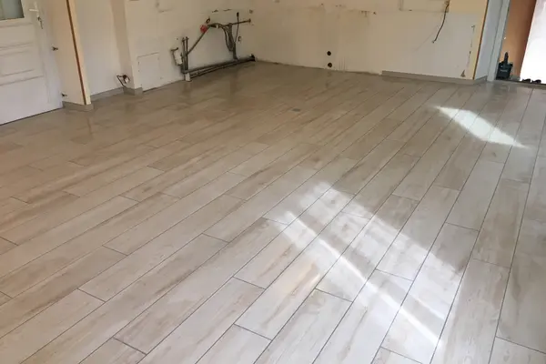 Pose de carrelage au sol dans un couloir à Montval-sur-Loir Pose de carrelage au sol dans un couloir à Montval-sur-Loir - 18 sur 20