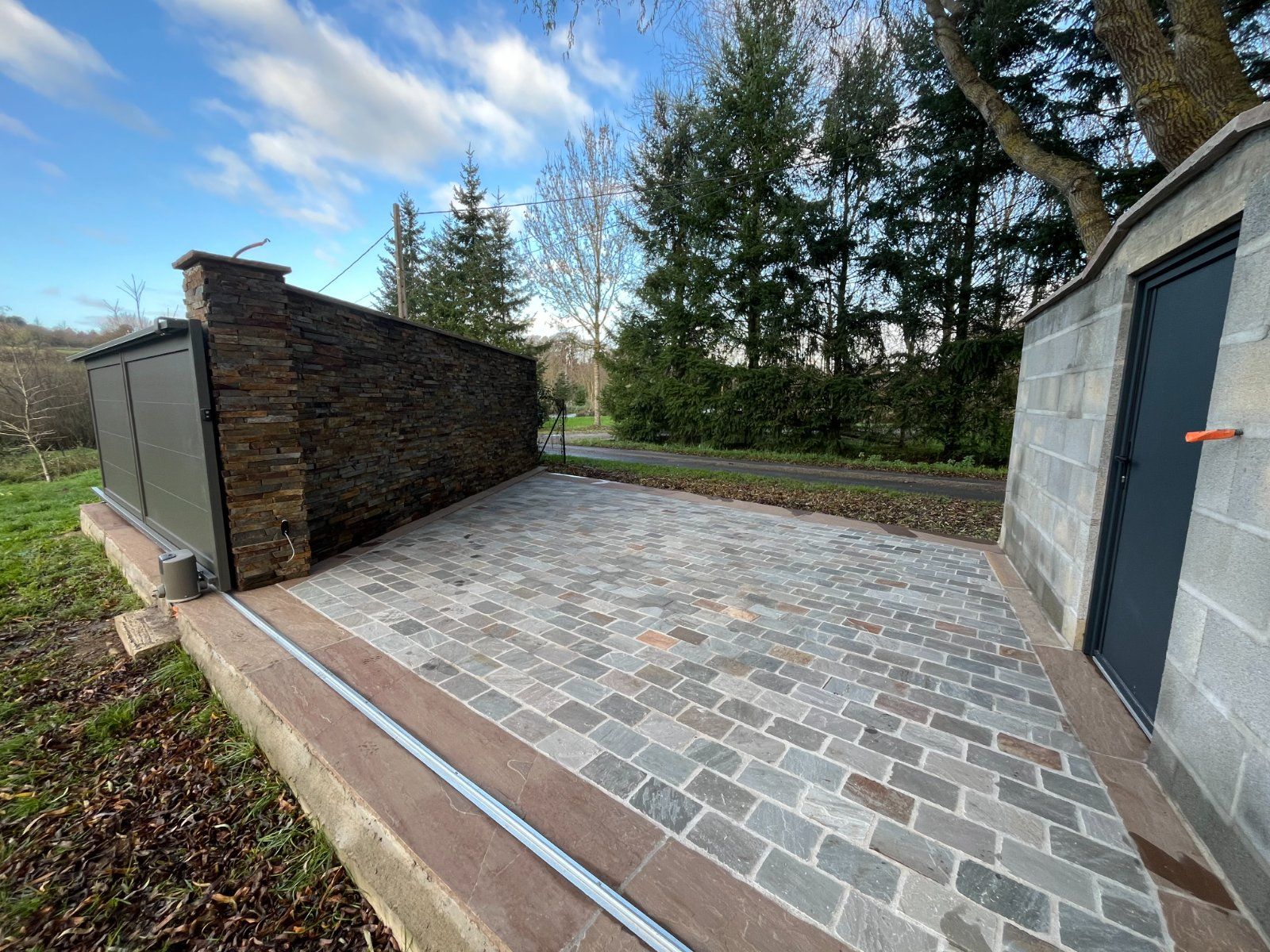 Pose de pavés en pierre naturelle à Lavernat dans la Sarthe — Extérieur à Lavernat — photo 1 sur 10