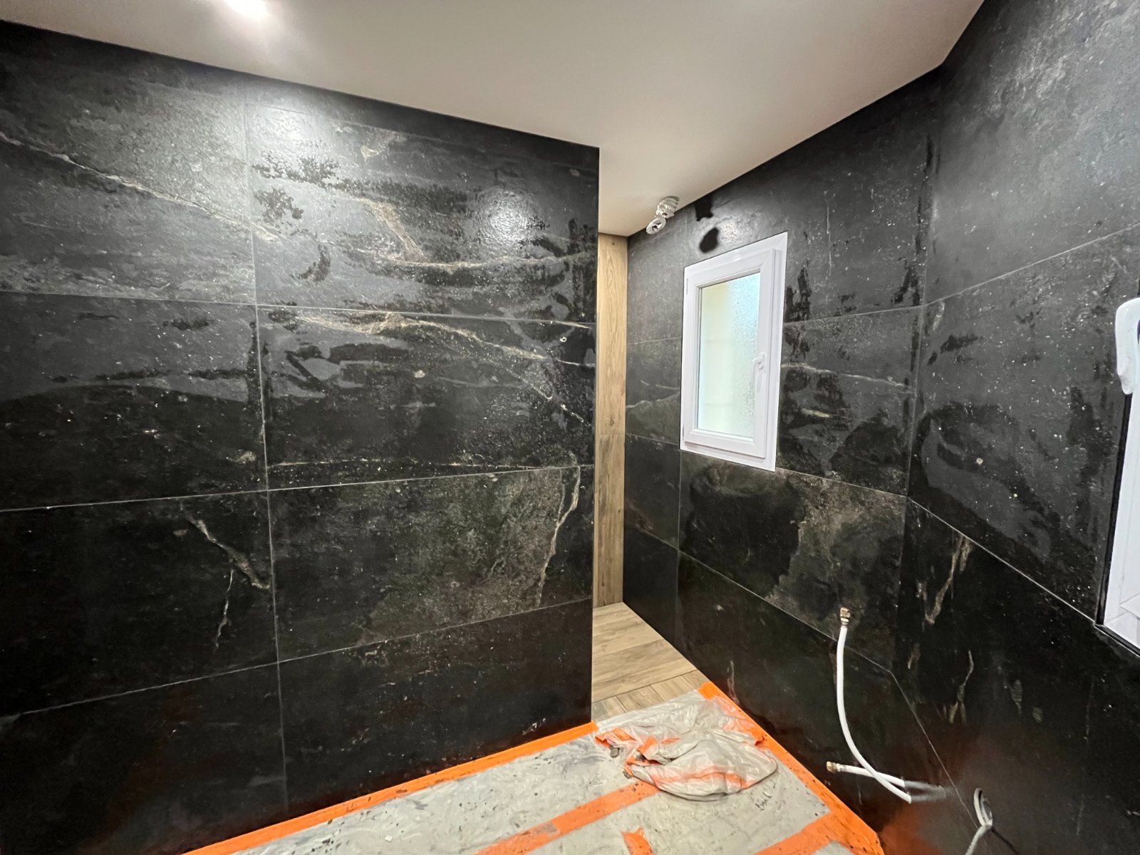 Rénovation de douche en grès cérame imitation bois à Saint-Ouen-en-Belin — Salle de bain à Saint-Ouen-en-Belin — photo 5 sur 9