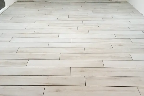Pose de carrelage au sol dans un couloir à Montval-sur-Loir Pose de carrelage au sol dans un couloir à Montval-sur-Loir - 4 sur 20