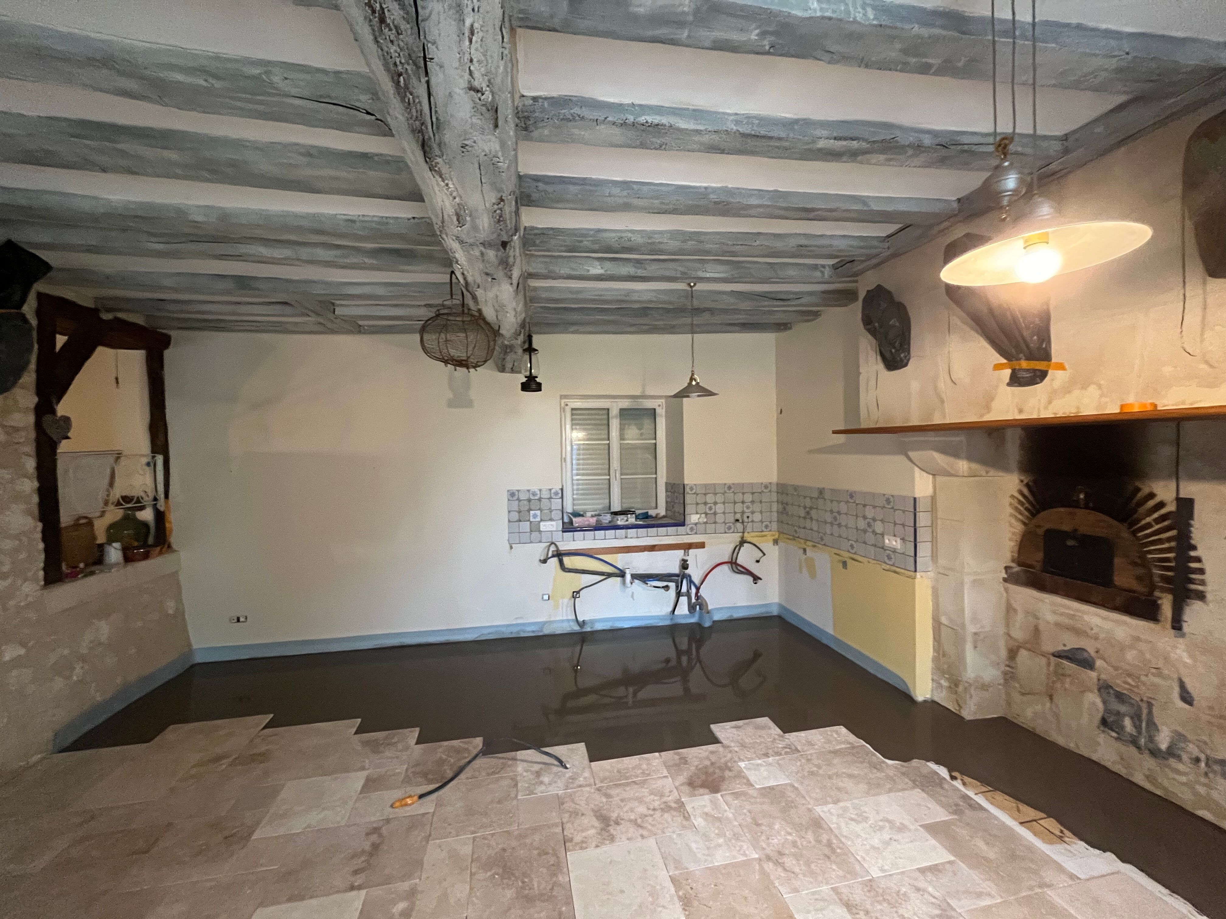 Rénovation et ponçage de sol en terre cuite à Mayet - 4 sur 20