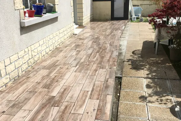 Habillage d'un escalier en grès cérame effet bois à Mayet Habillage d'un escalier en grès cérame effet bois à Mayet - 7 sur 13