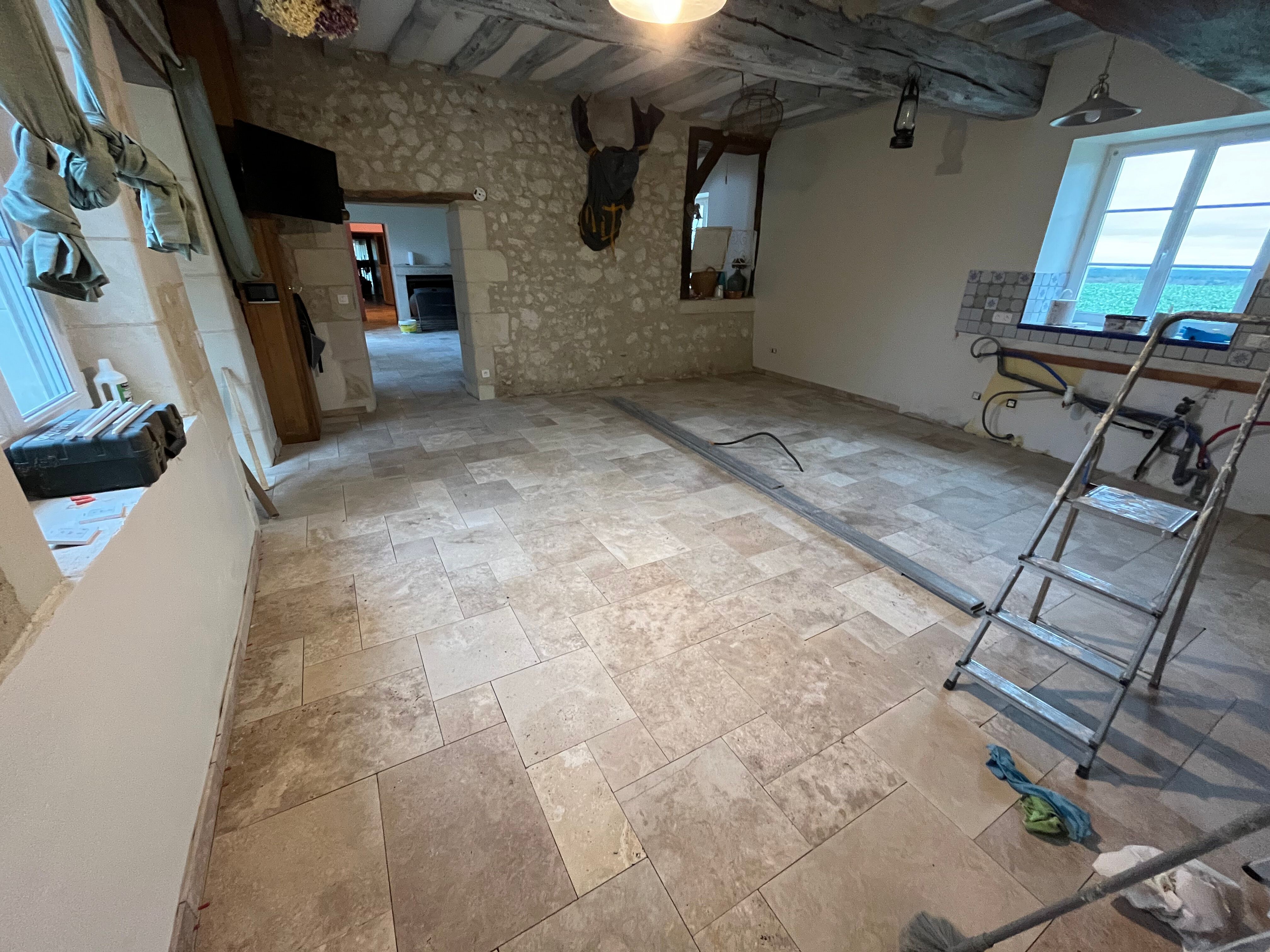 Rénovation et ponçage de sol en terre cuite à Mayet - 7 sur 20