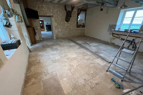 Rénovation et ponçage de sol en terre cuite à Mayet Rénovation et ponçage de sol en terre cuite à Mayet - 7 sur 20