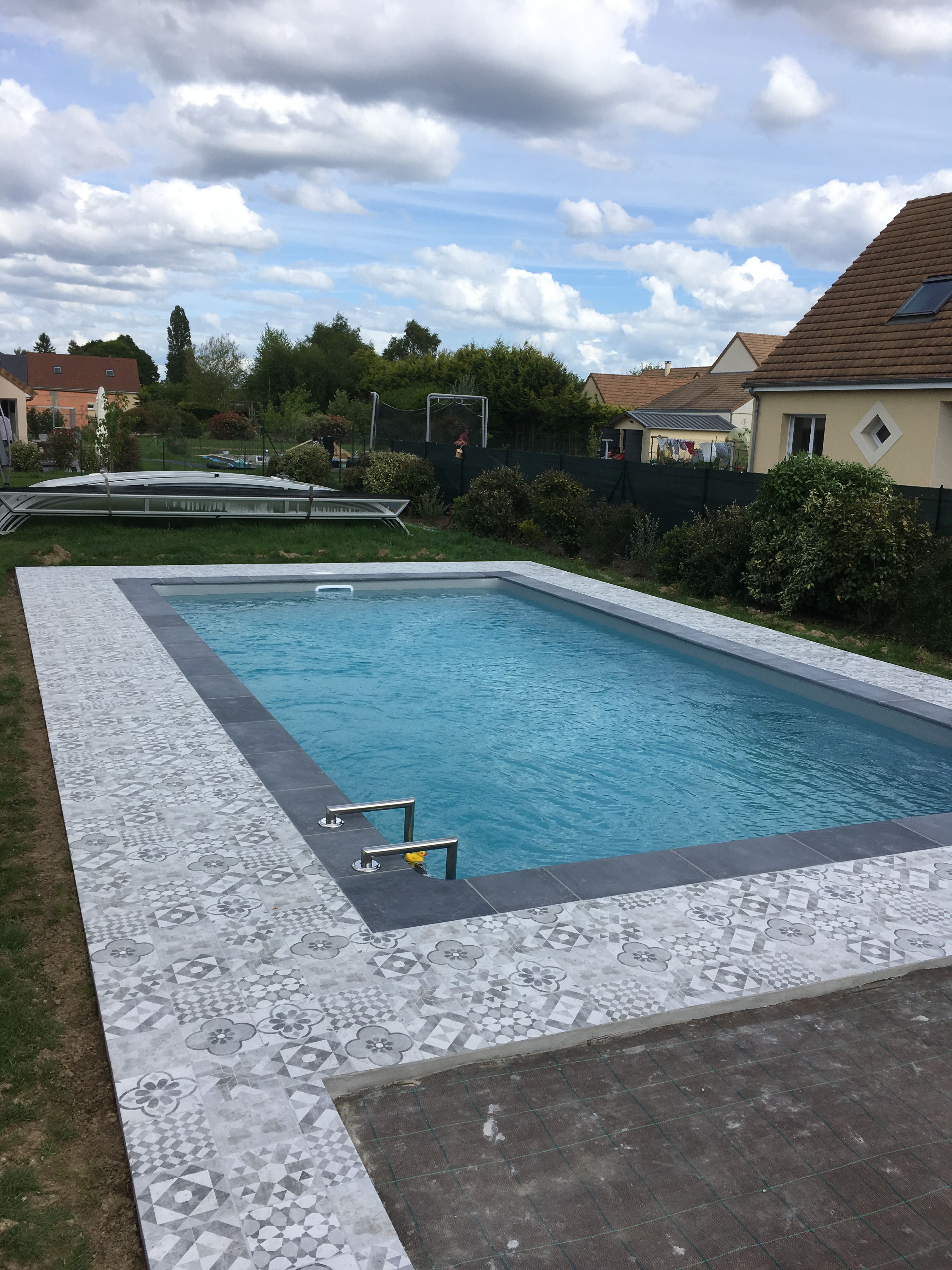 Pose de carrelage autour d'une piscine à Moncé-en-Belin - 6 sur 9