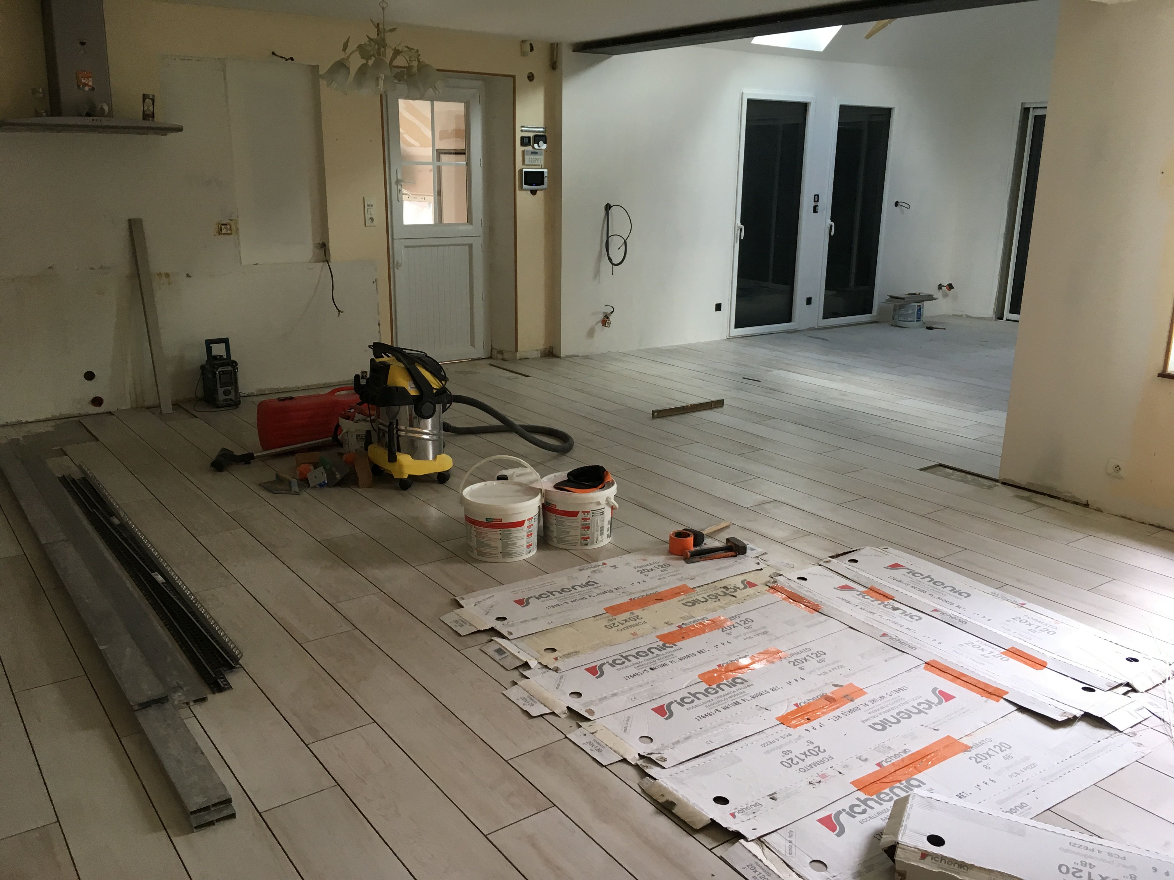 Pose de carrelage au sol dans un couloir à Montval-sur-Loir - 2 sur 20