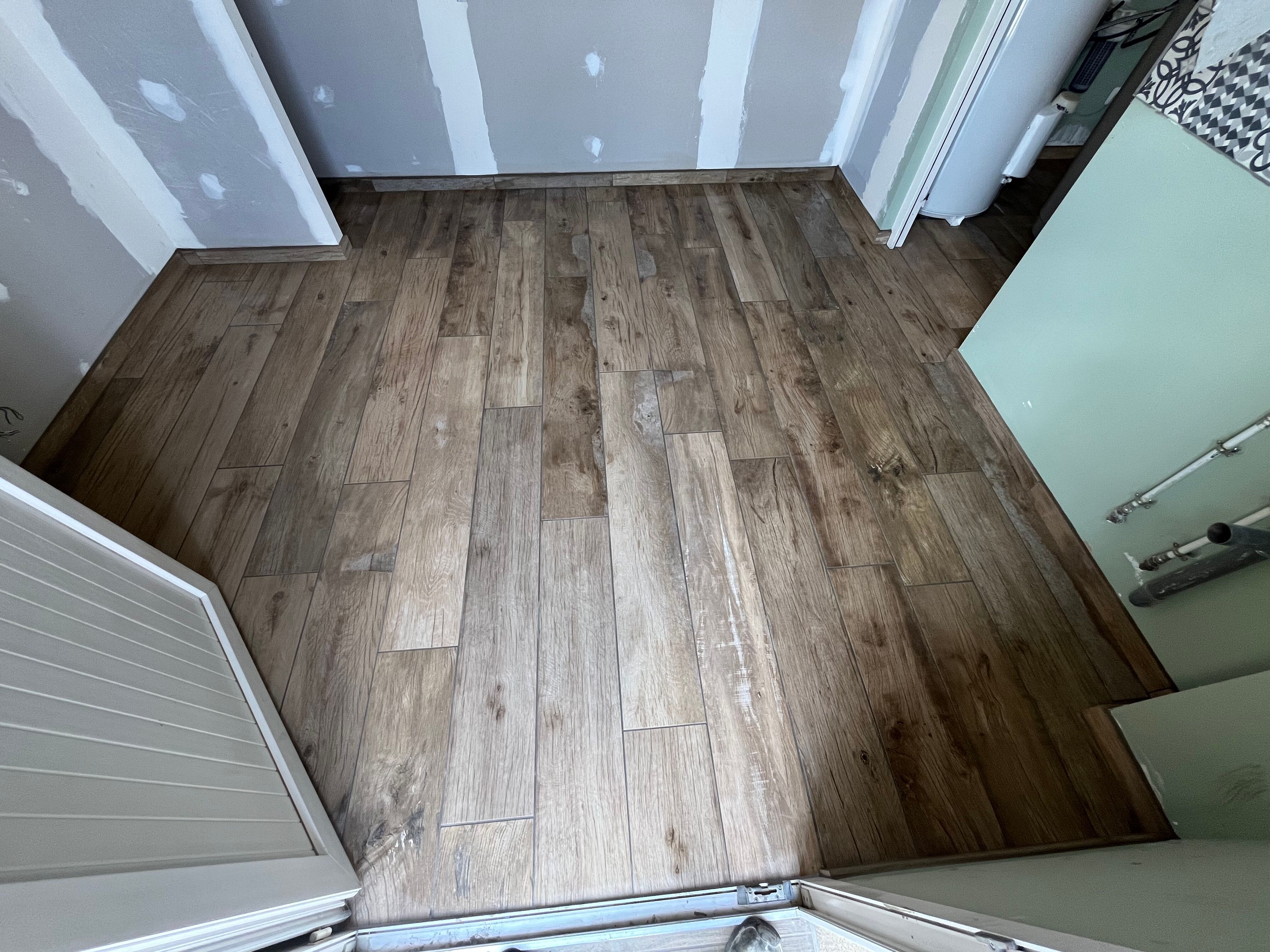 Pose de carrelage imitation parquet à Pontvallain - 2 sur 2