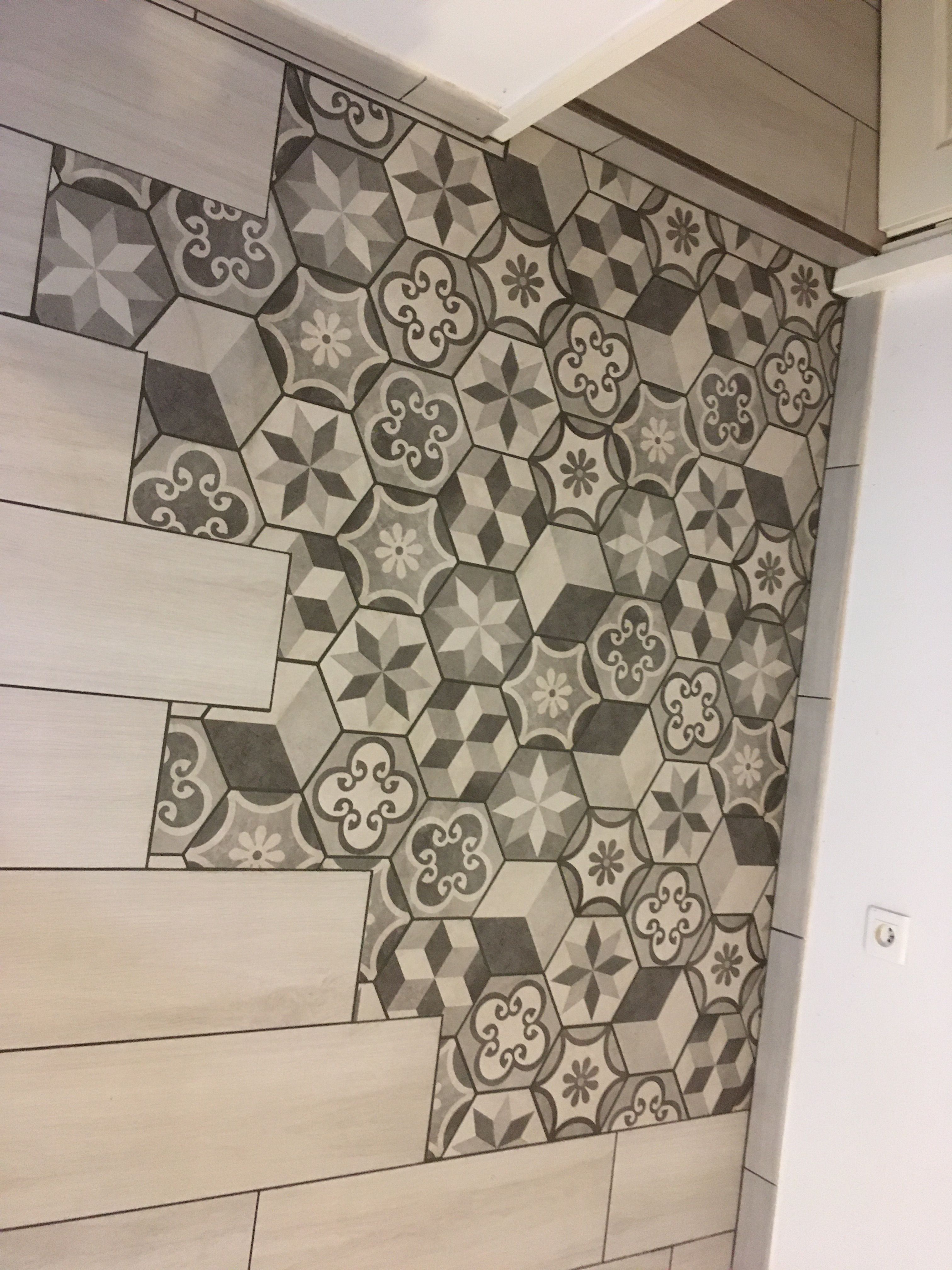 Pose de carrelage au sol avec motifs hexagonaux au Mans - 1 sur 1