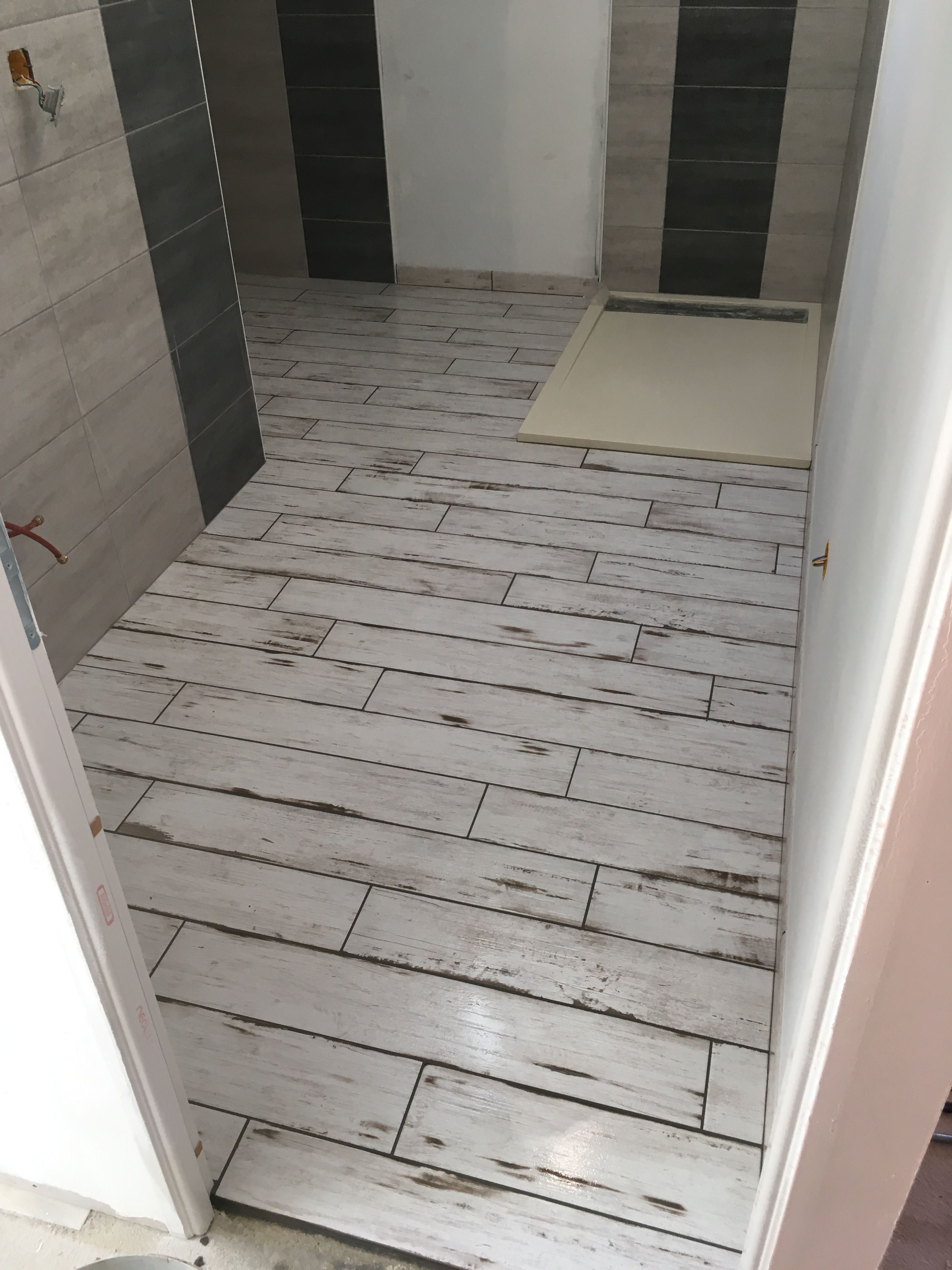 Pose de carrelage dans une salle de bains à Vaas - 2 sur 6