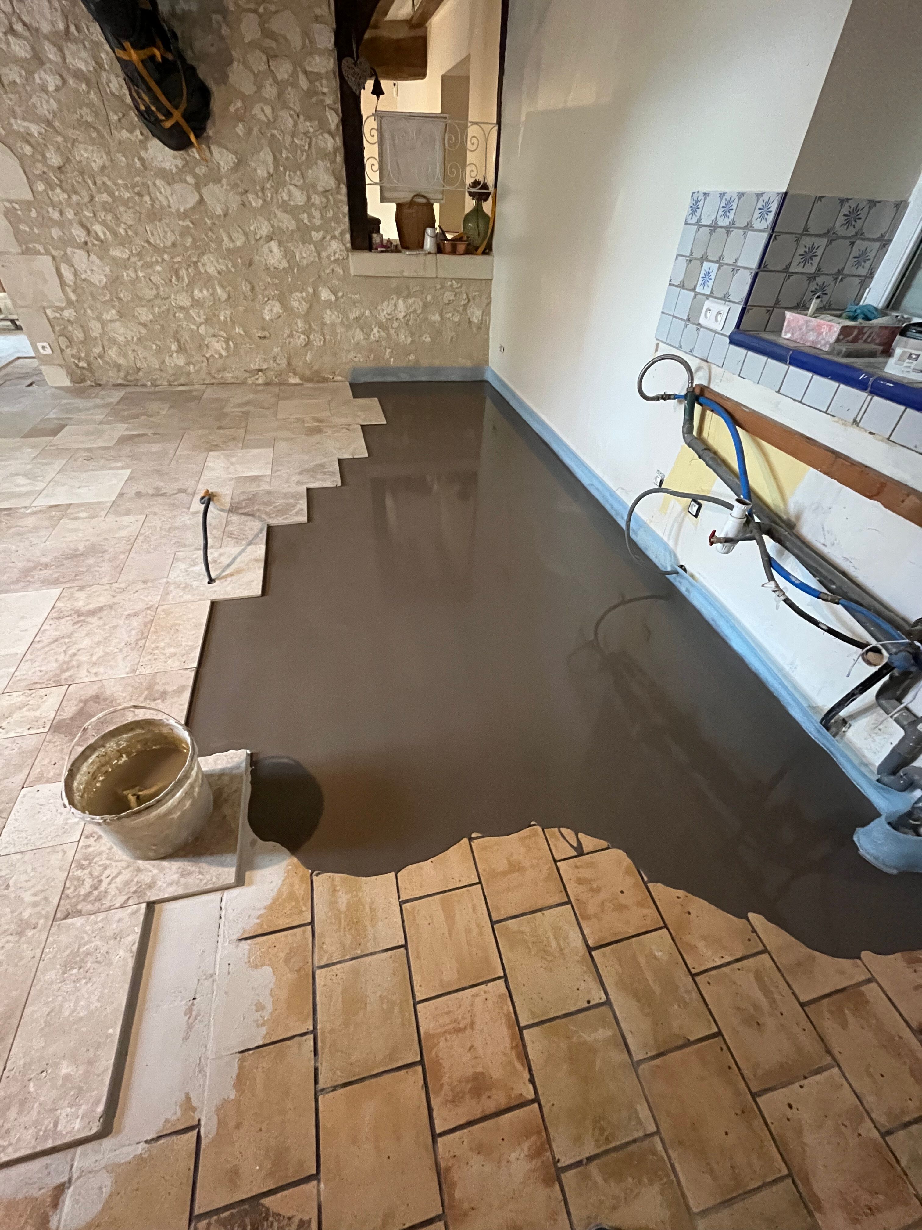 Rénovation et ponçage de sol en terre cuite à Mayet - 3 sur 20