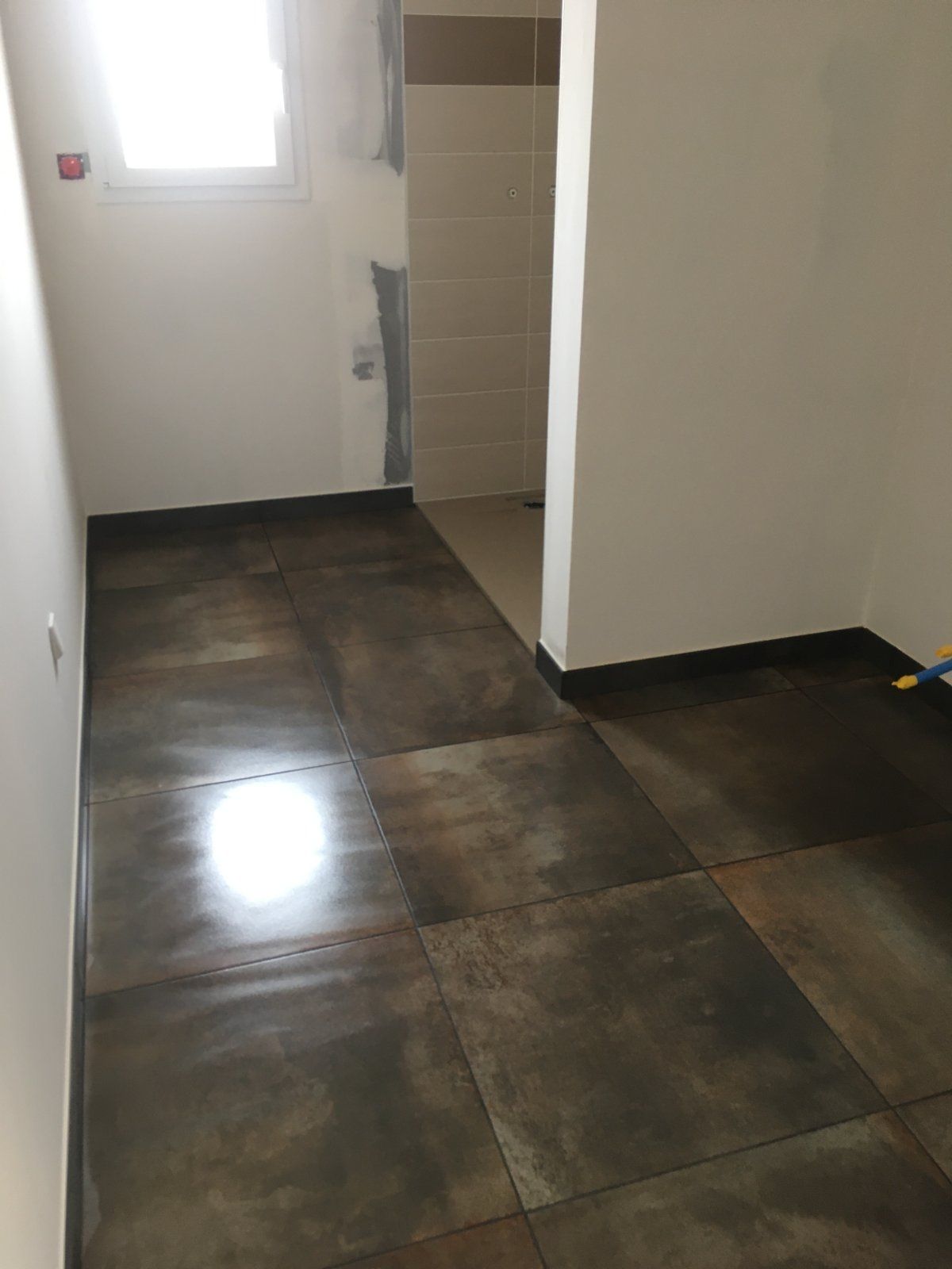 Rénovation de douche à Conflans-sur-Anille : grès cérame et faïence — Salle de bain à Conflans-sur-Anille — photo 2 sur 2