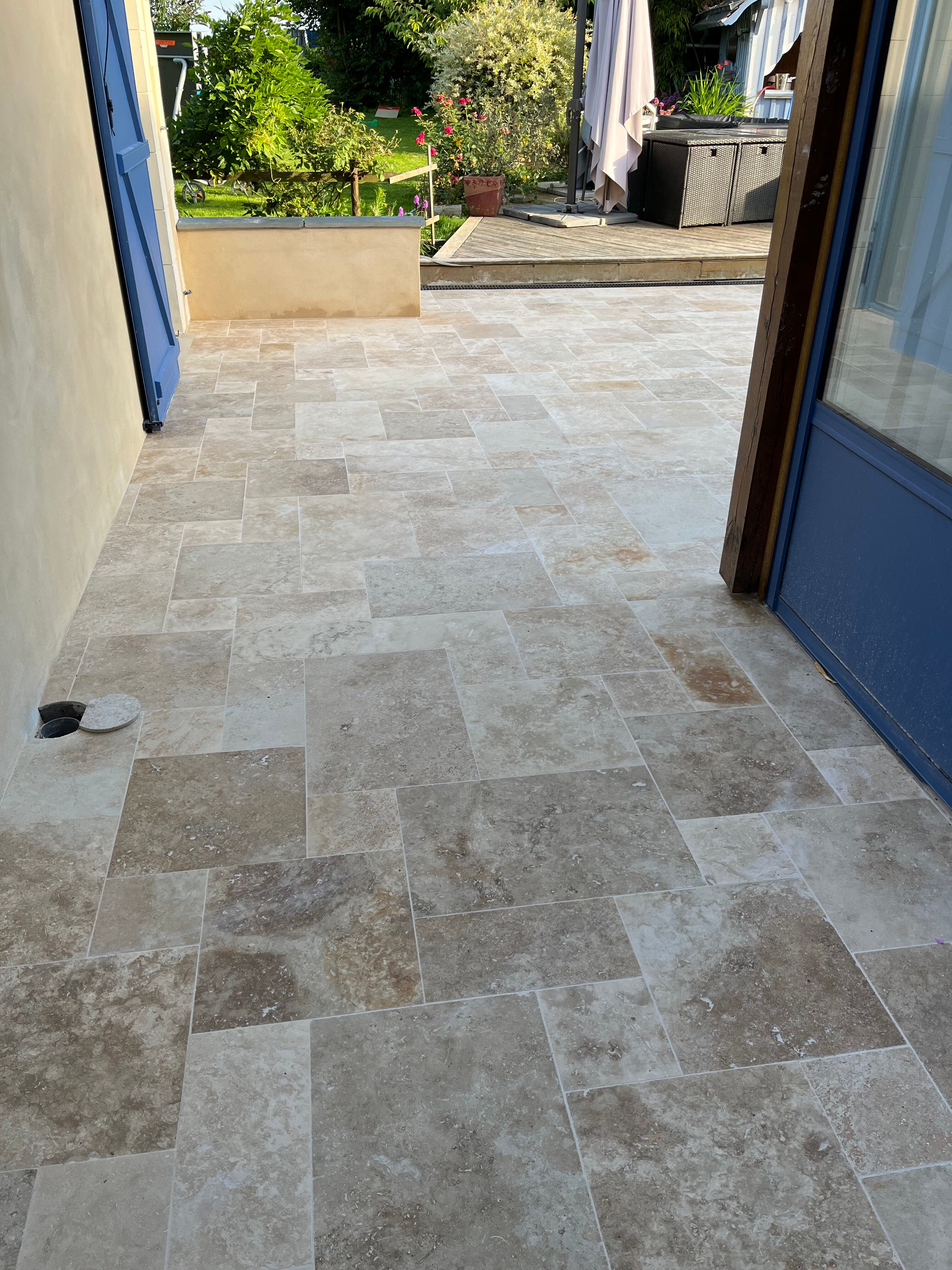 Pose de terrasse en travertin à Mayet - 4 sur 10