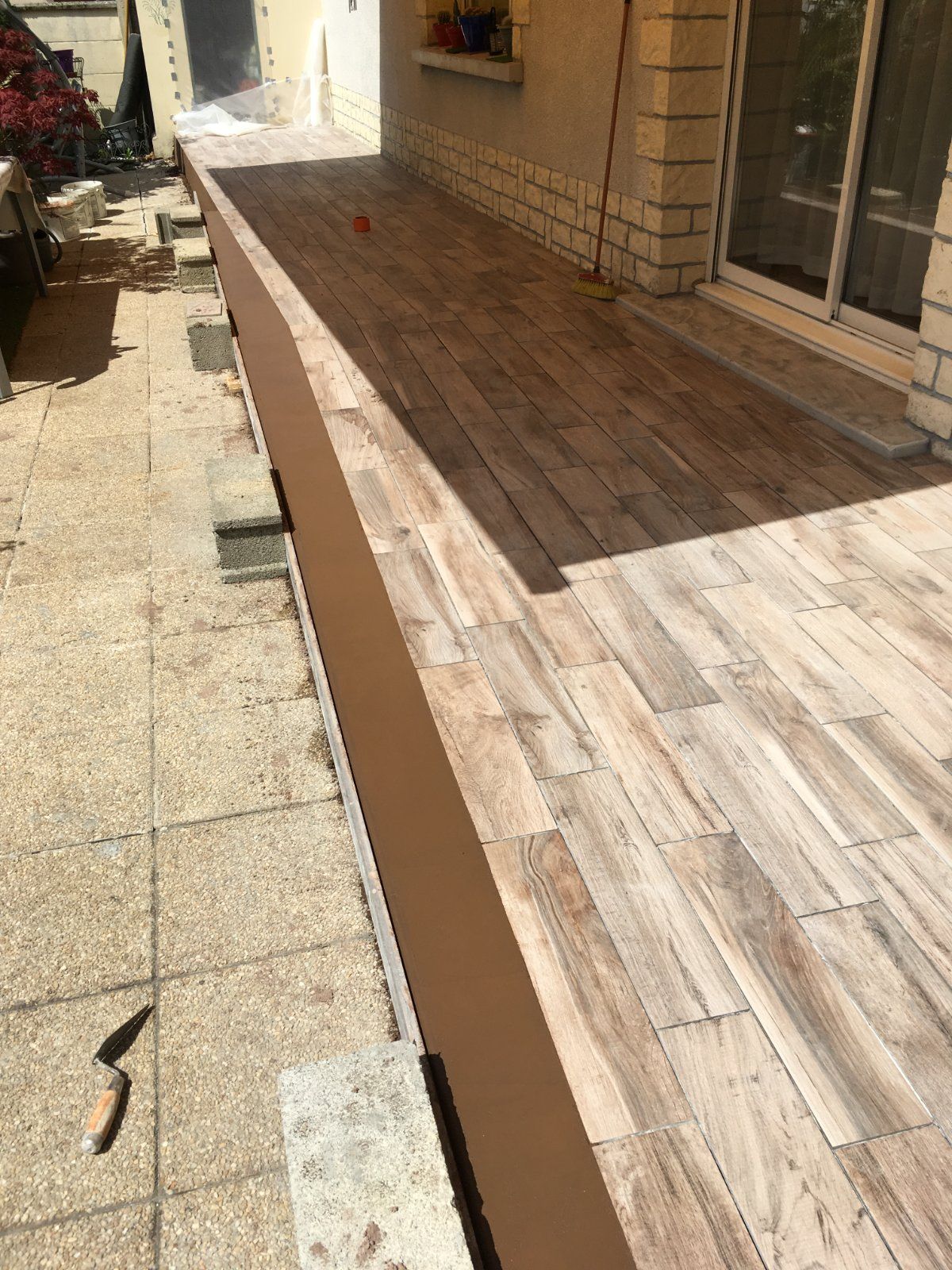Pose de terrasse en grès cérame imitation bois à Mayet — Terrasse à Mayet — photo 2 sur 2