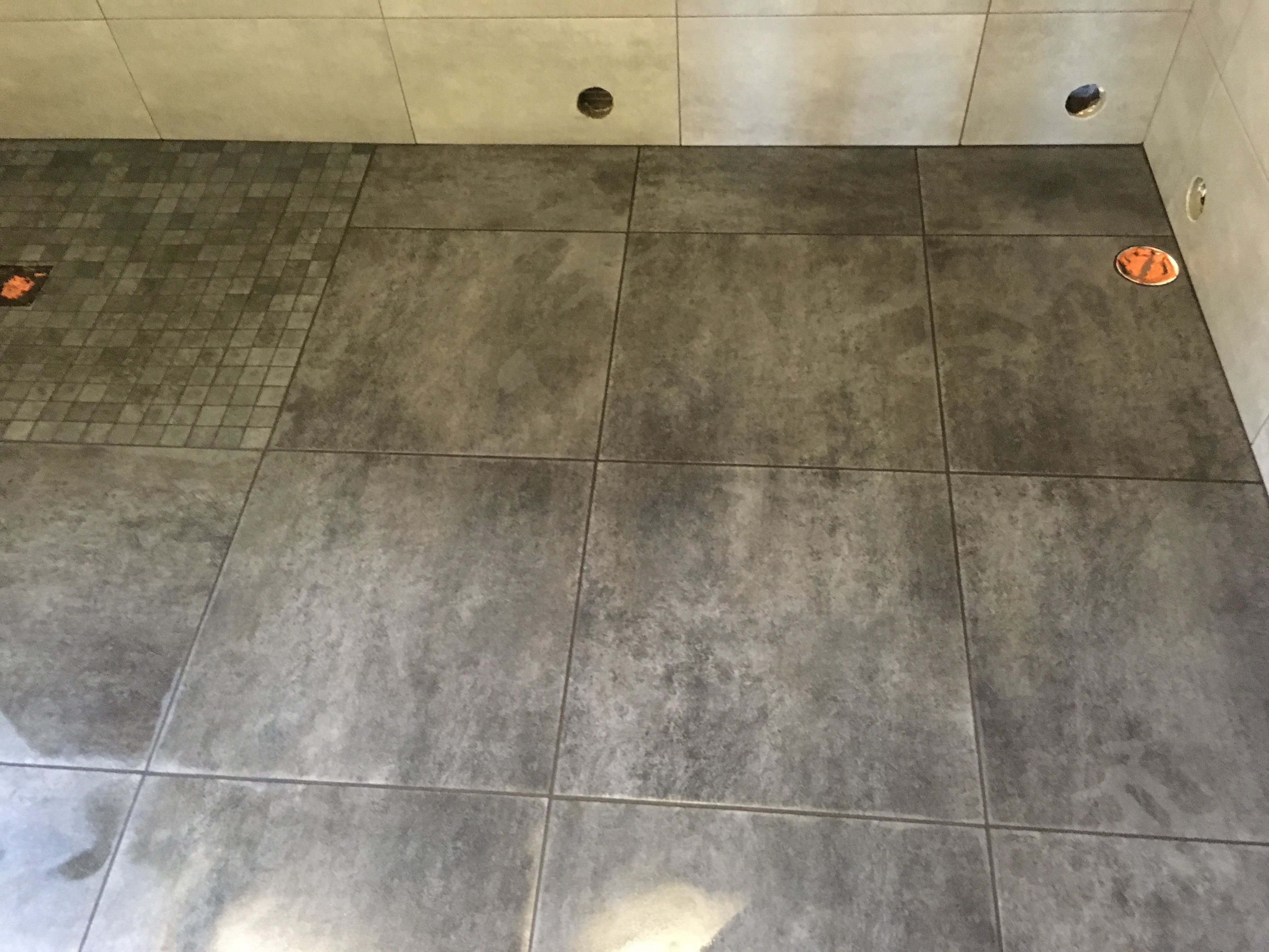 Pose de carrelage mural dans une salle de bain à La Flèche - 2 sur 4