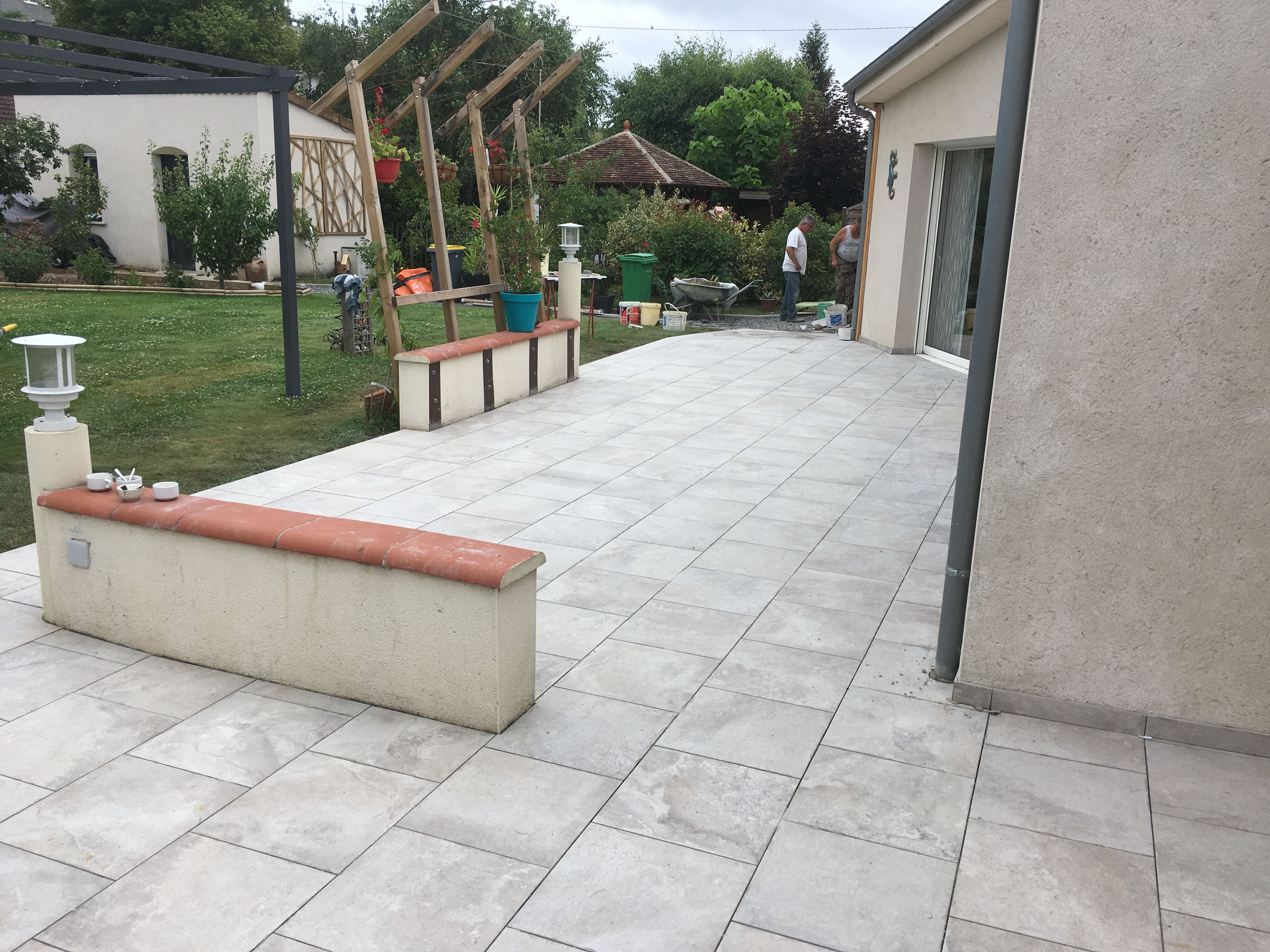 Pose de carrelage sur une terrasse extérieure à Allonnes - 5 sur 6