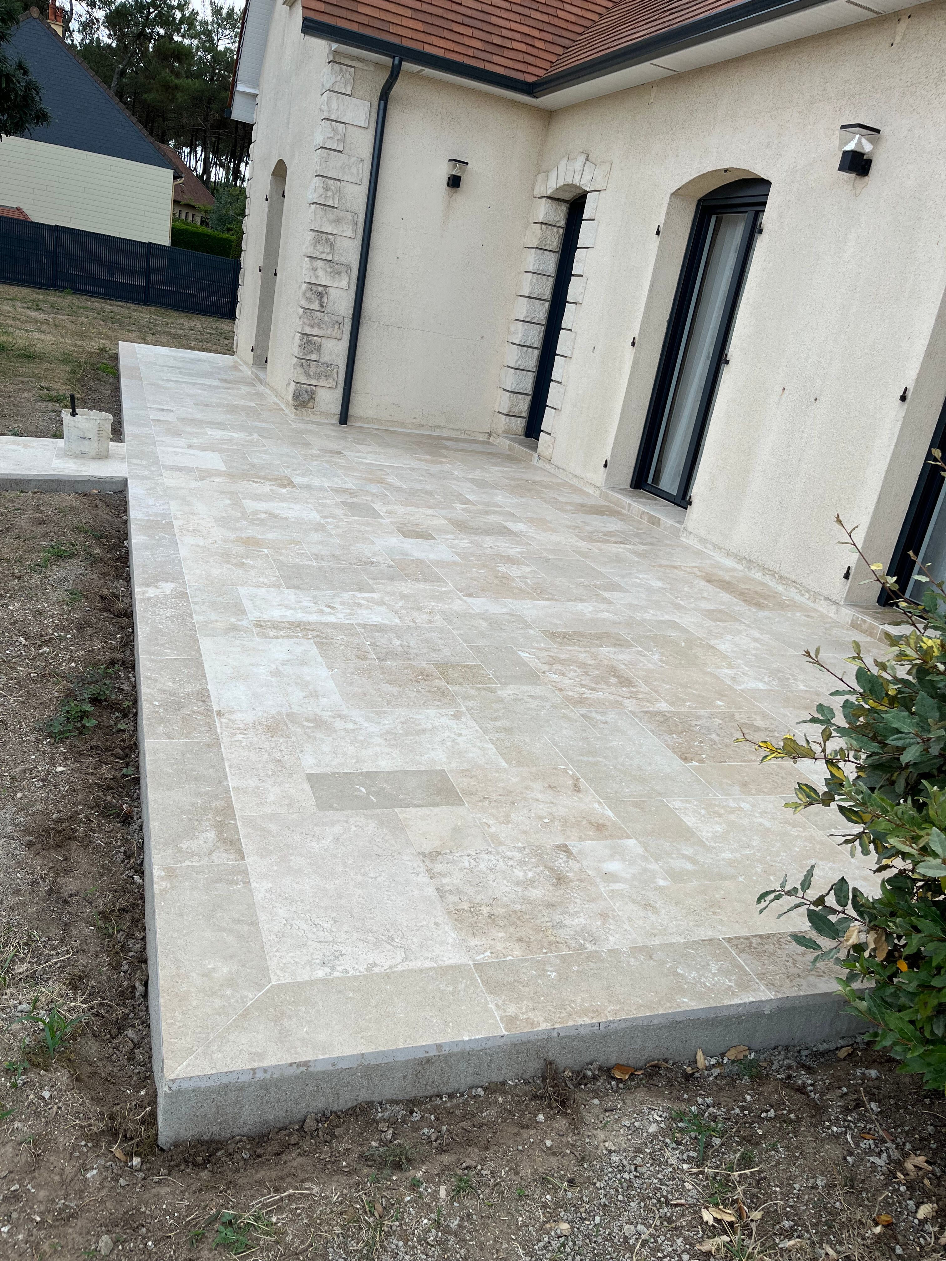 Pose de terrasse en travertin à Écommoy - 13 sur 20