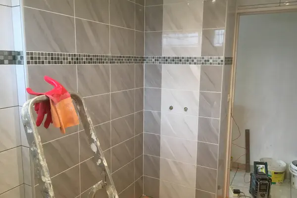 Préparation des murs pour une salle de bain à La Suze-sur-Sarthe Préparation des murs pour une salle de bain à La Suze-sur-Sarthe - 7 sur 11