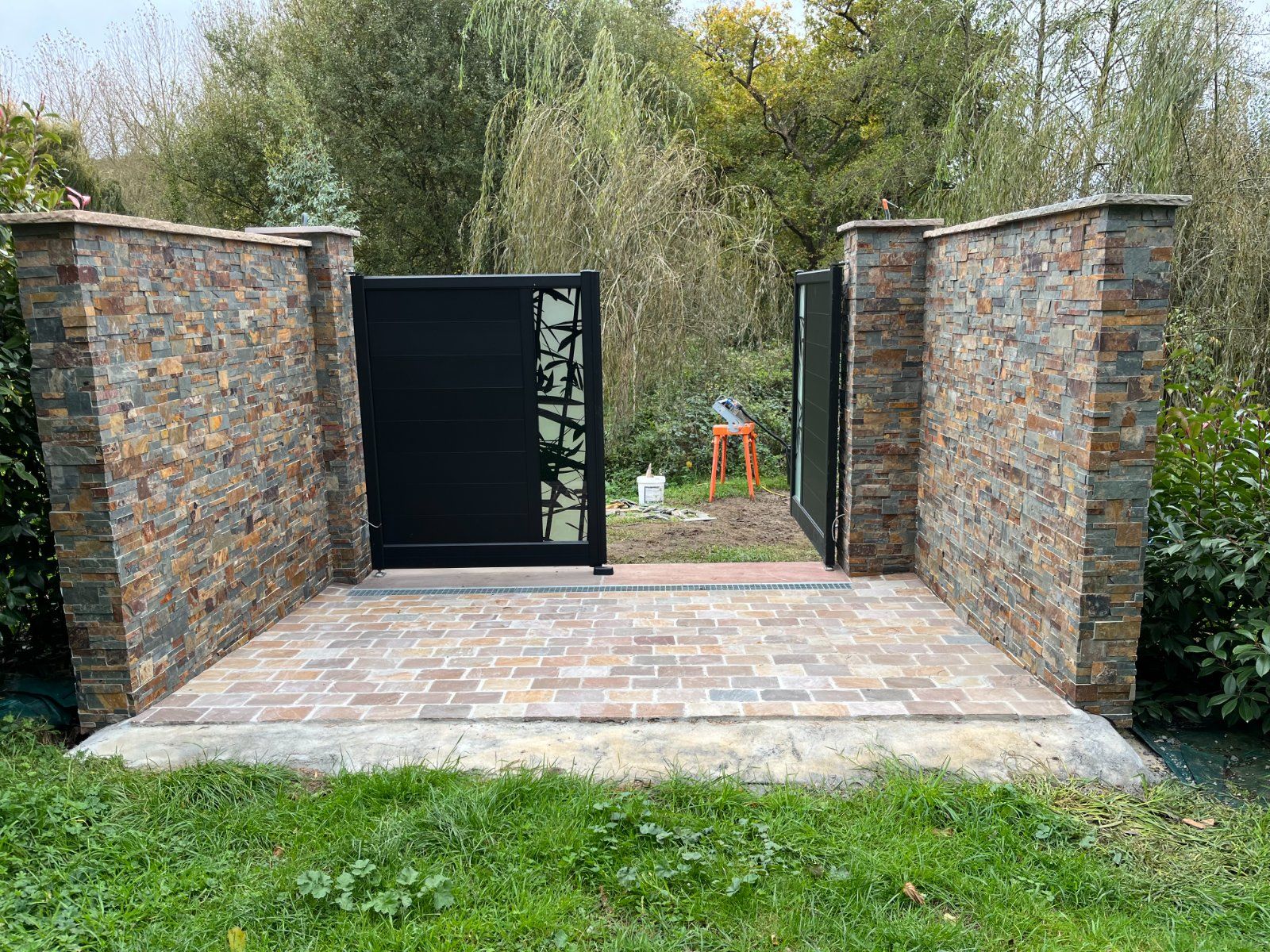 Pose de pavés en pierre naturelle à Lavernat dans la Sarthe — Extérieur à Lavernat — photo 6 sur 10