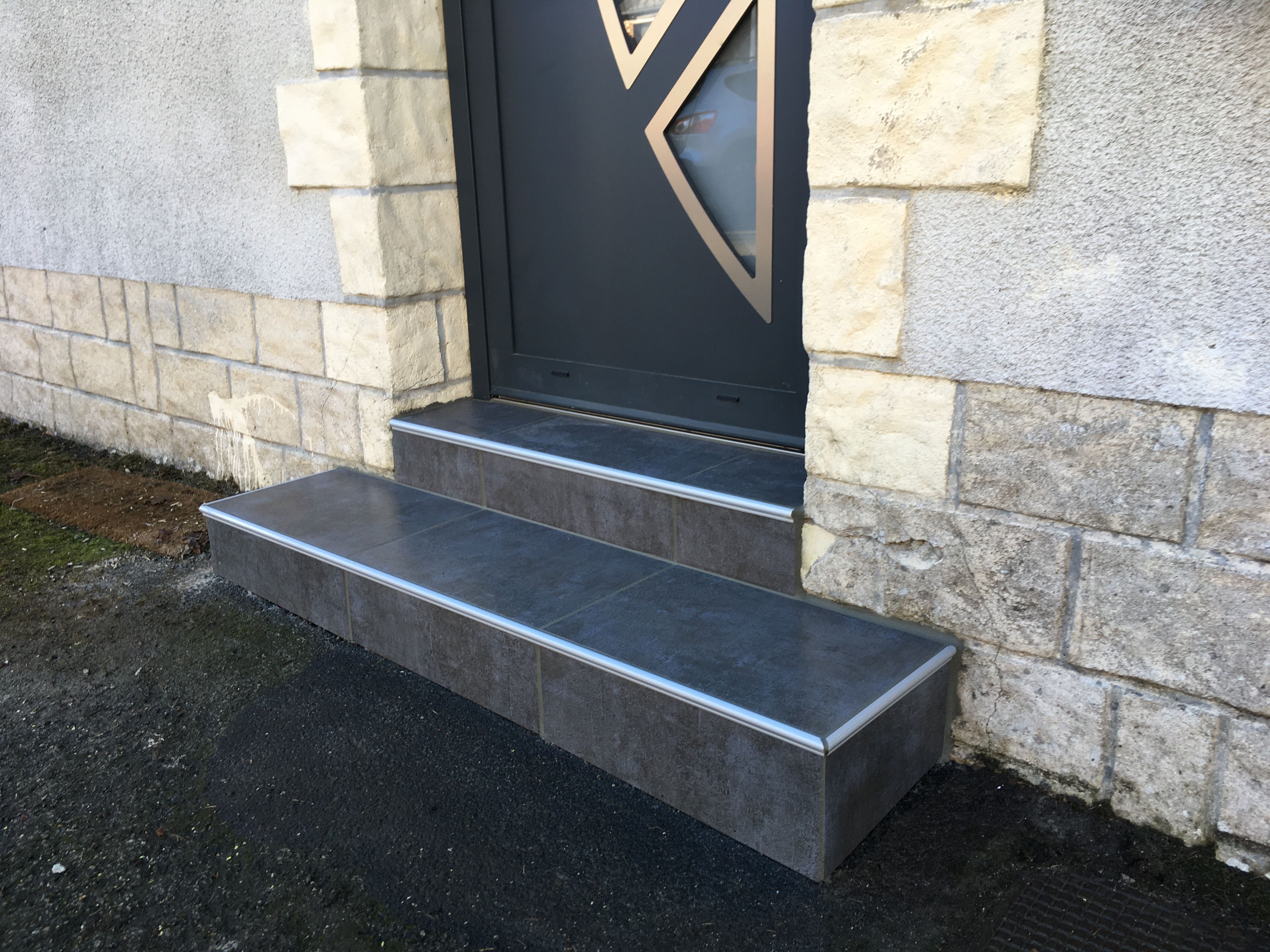 Habillage d'un escalier en grès cérame effet bois à Mayet - 5 sur 13