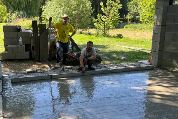 Préparation de mur en parpaings pour extension à Lavernat Préparation de mur en parpaings pour extension à Lavernat - 17 sur 20