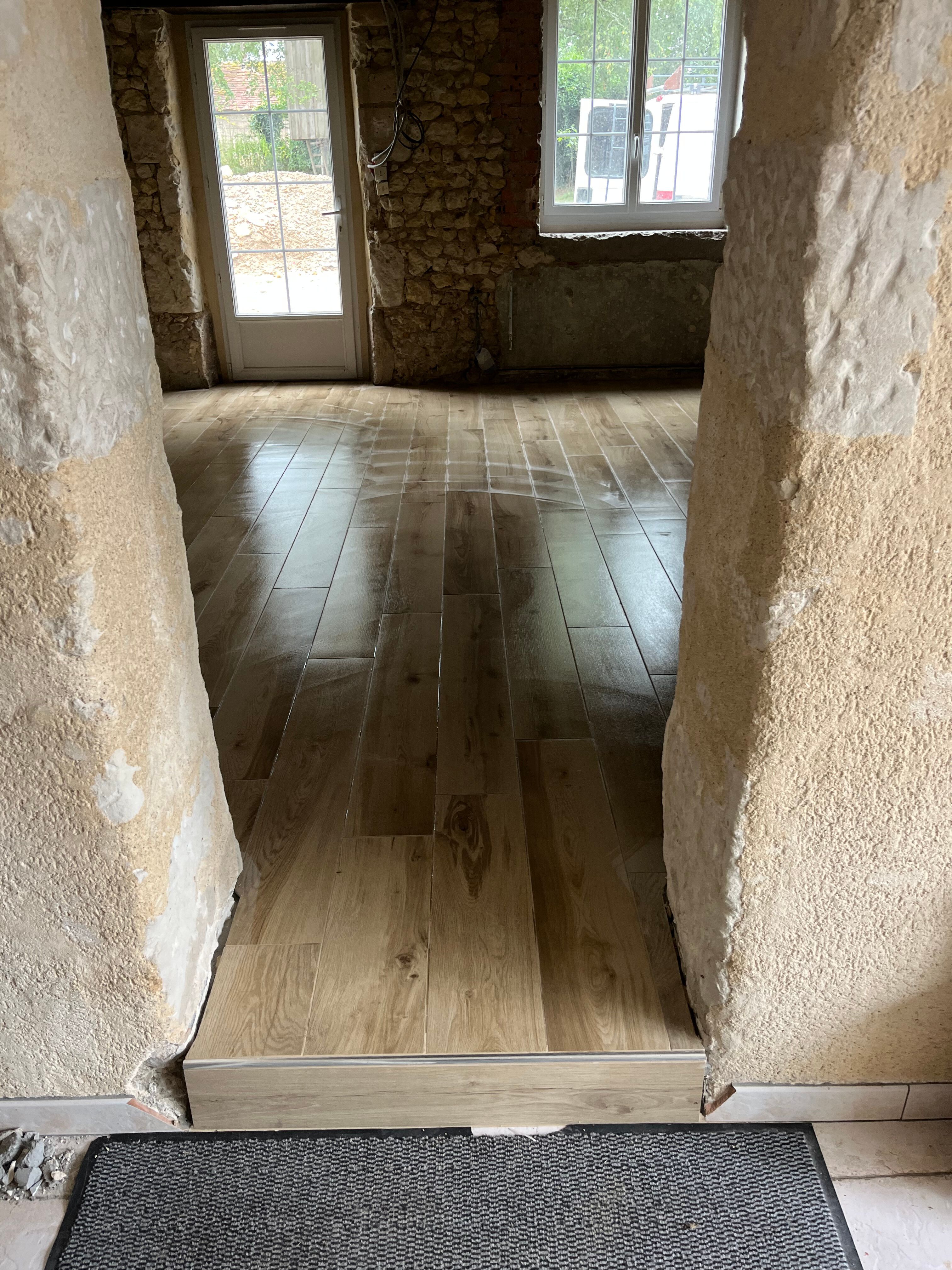 Pose de carrelage imitation parquet au sol à Oizé - 5 sur 7
