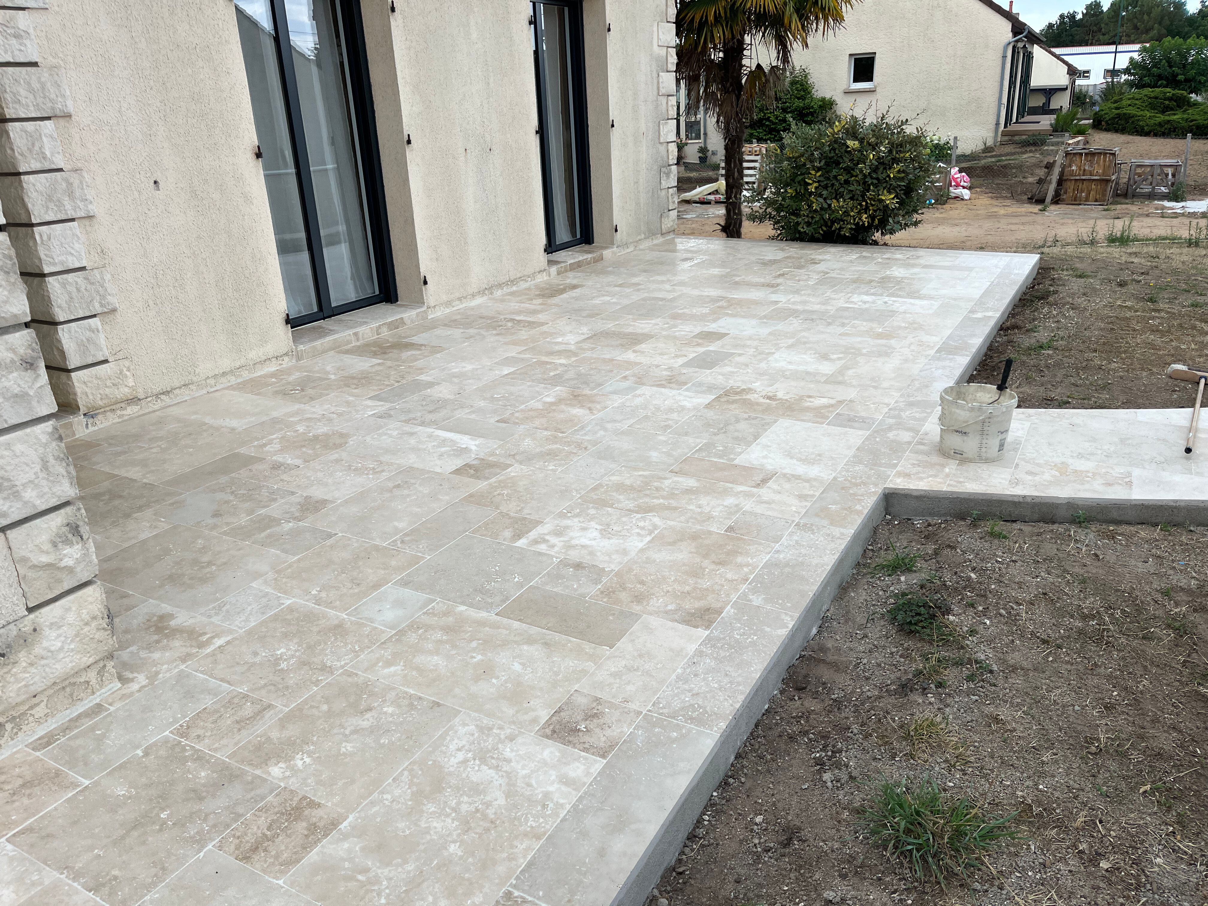 Pose de terrasse en travertin à Écommoy - 18 sur 20