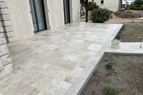 Pose de terrasse en travertin à Écommoy Pose de terrasse en travertin à Écommoy - 18 sur 20
