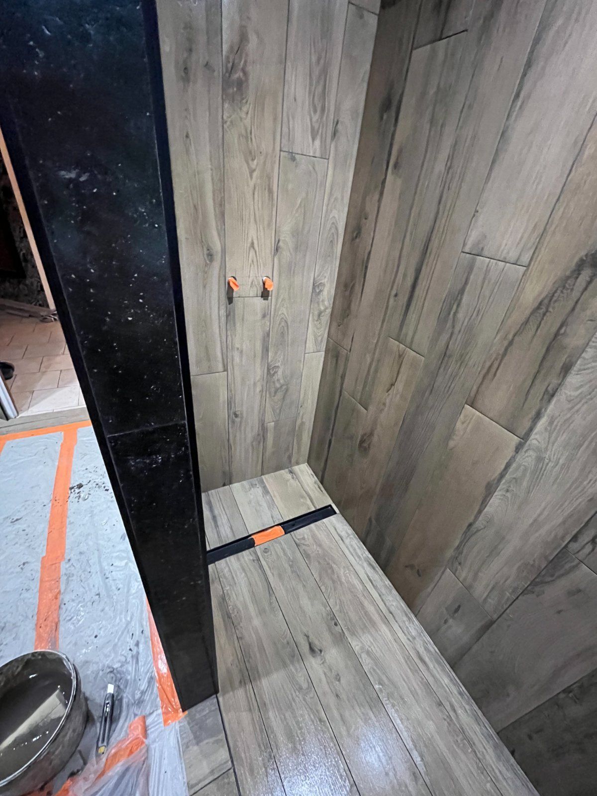 Rénovation de douche en grès cérame imitation bois à Saint-Ouen-en-Belin — Salle de bain à Saint-Ouen-en-Belin — photo 8 sur 9