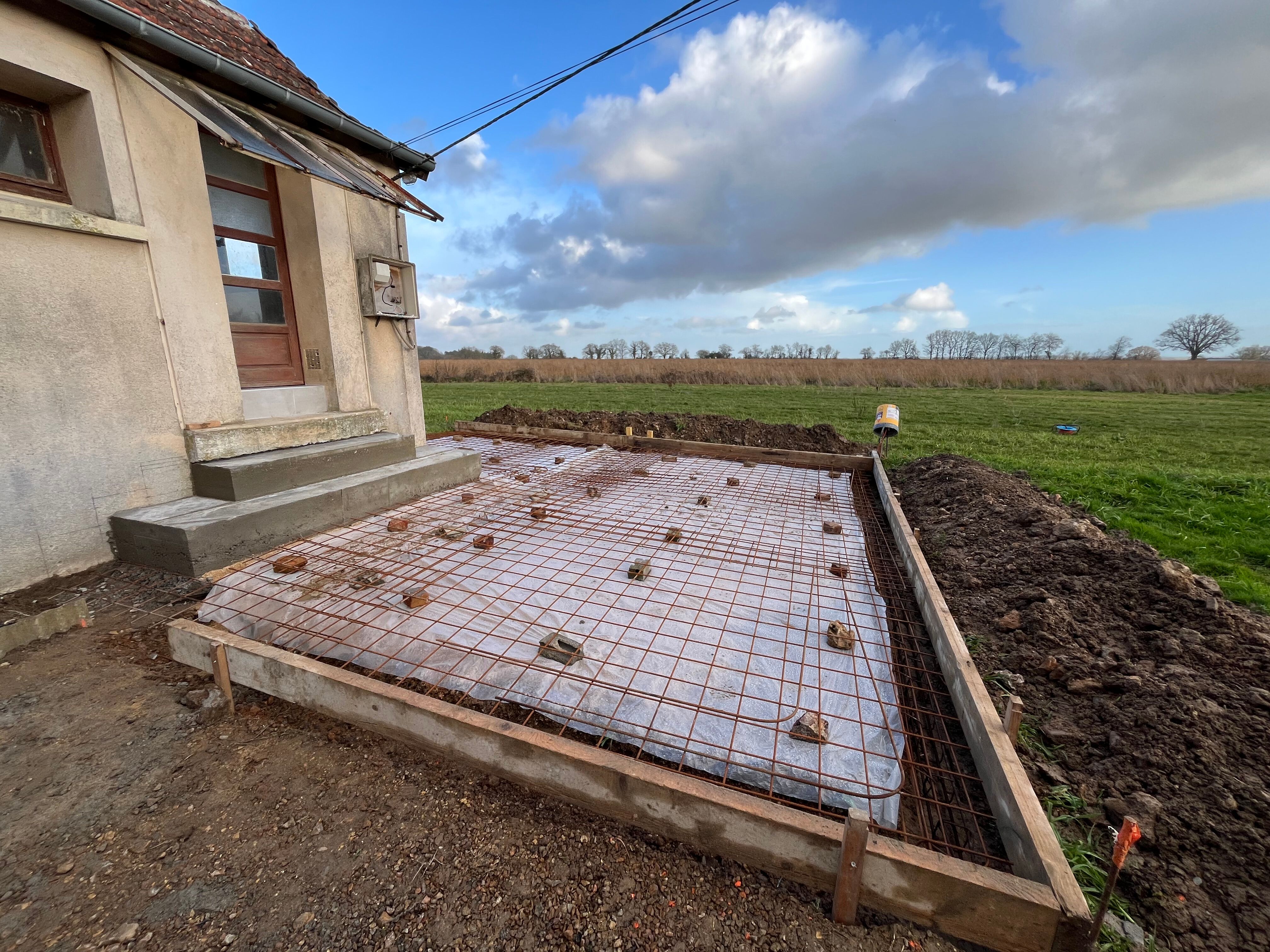 Préparation de dalle pour une future terrasse en extérieur - 1 sur 1