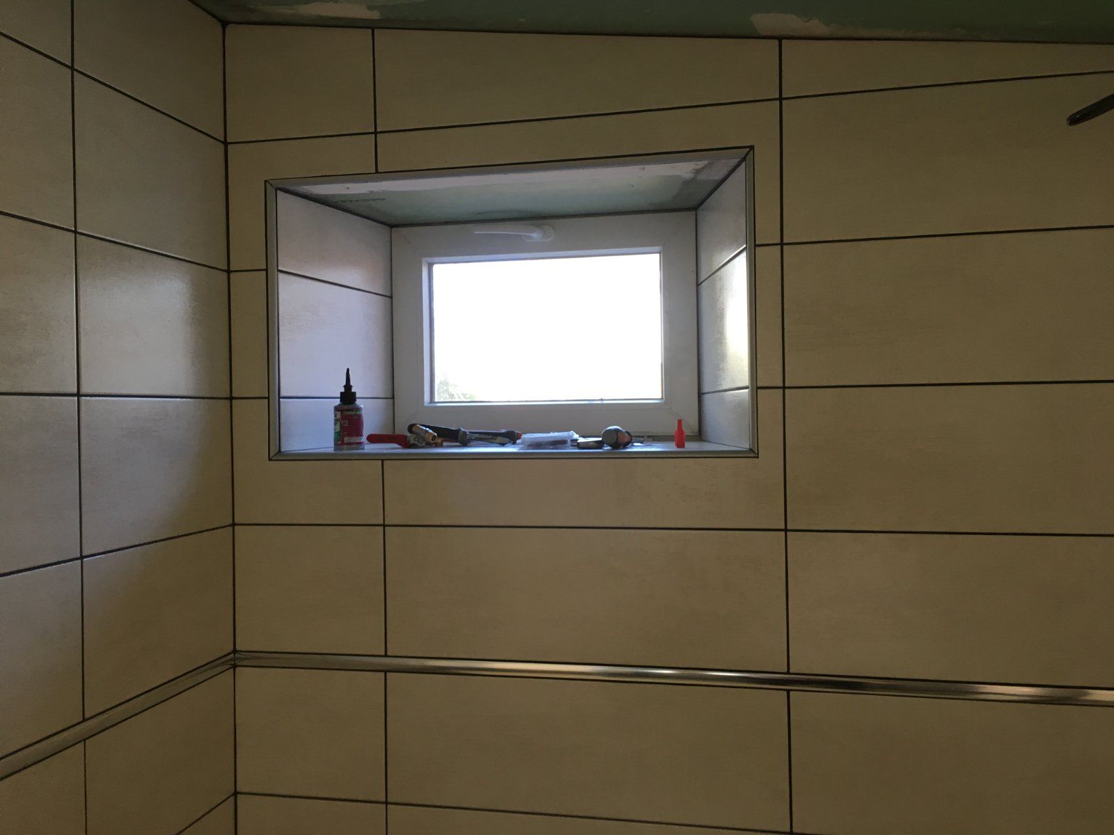 Pose de faïence dans une salle de bain près de La Suze-sur-Sarthe — Salle de bain à La Suze-sur-Sarthe — photo 1 sur 2