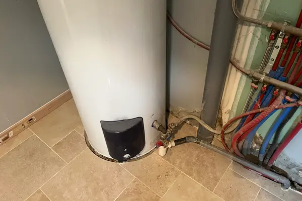 Pose de grès cérame imitation bois dans une douche à Saint-Ouen-en-Belin Pose de grès cérame imitation bois dans une douche à Saint-Ouen-en-Belin - 14 sur 16