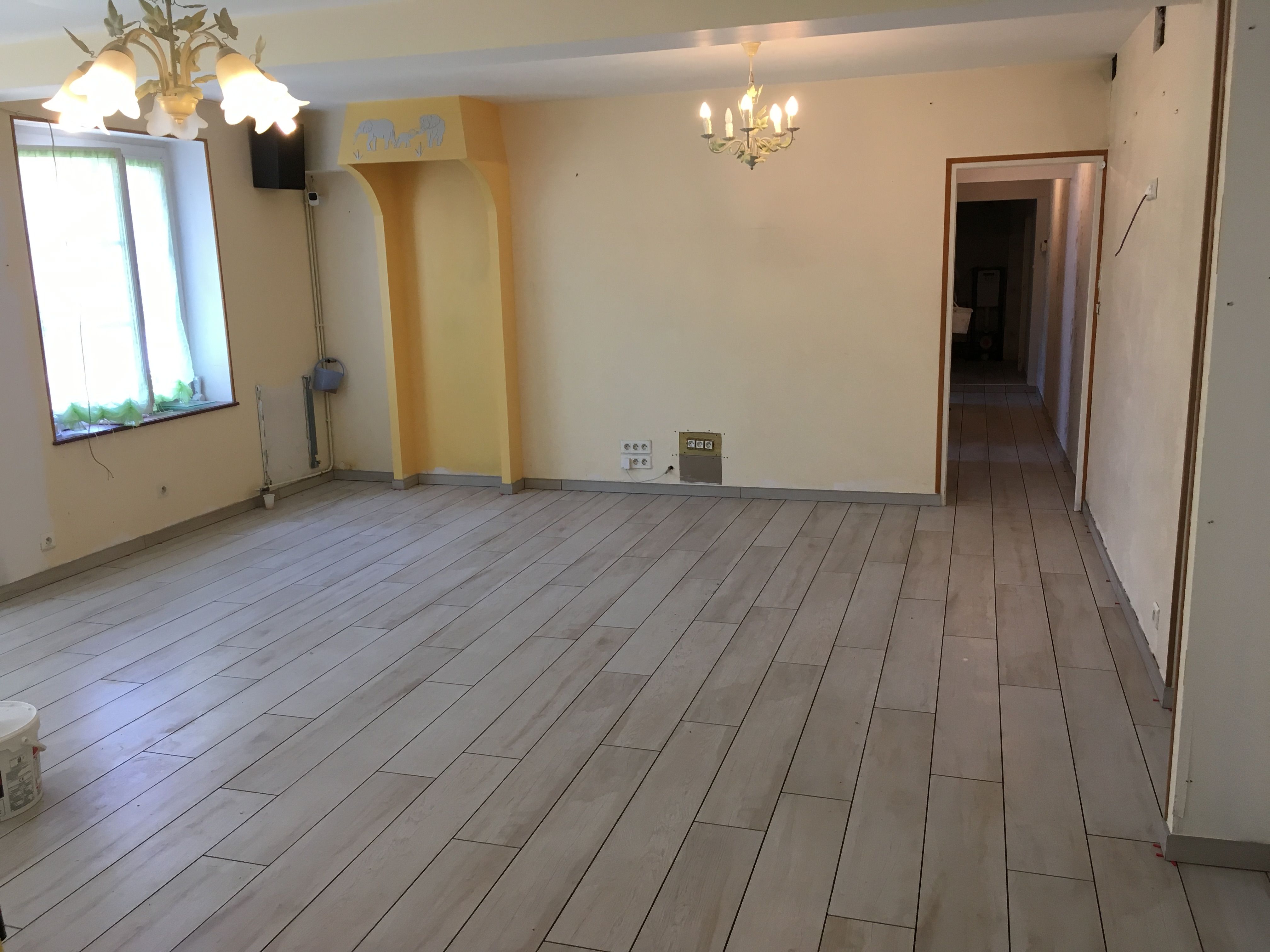 Pose de carrelage au sol dans un couloir à Montval-sur-Loir - 11 sur 20