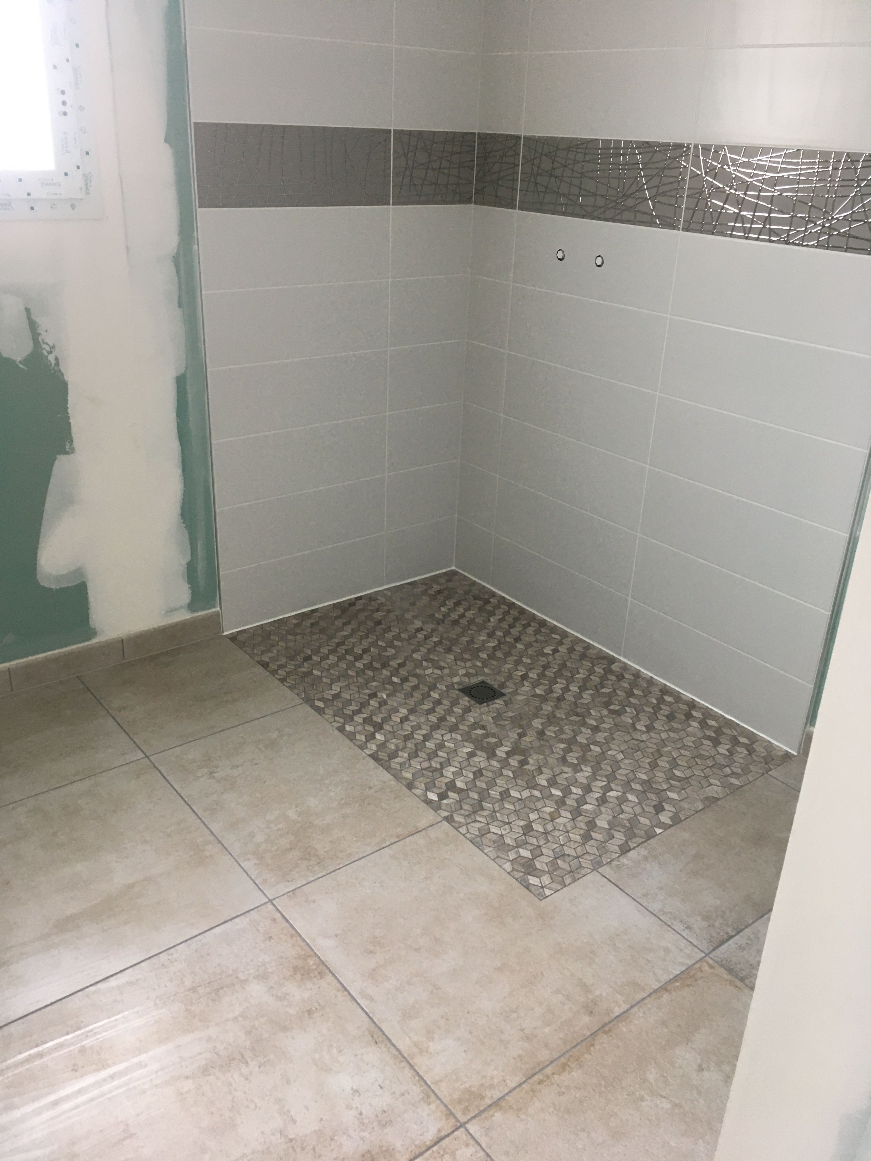Pose de mosaïque pour douche italienne à Aubigné-Racan - 2 sur 2