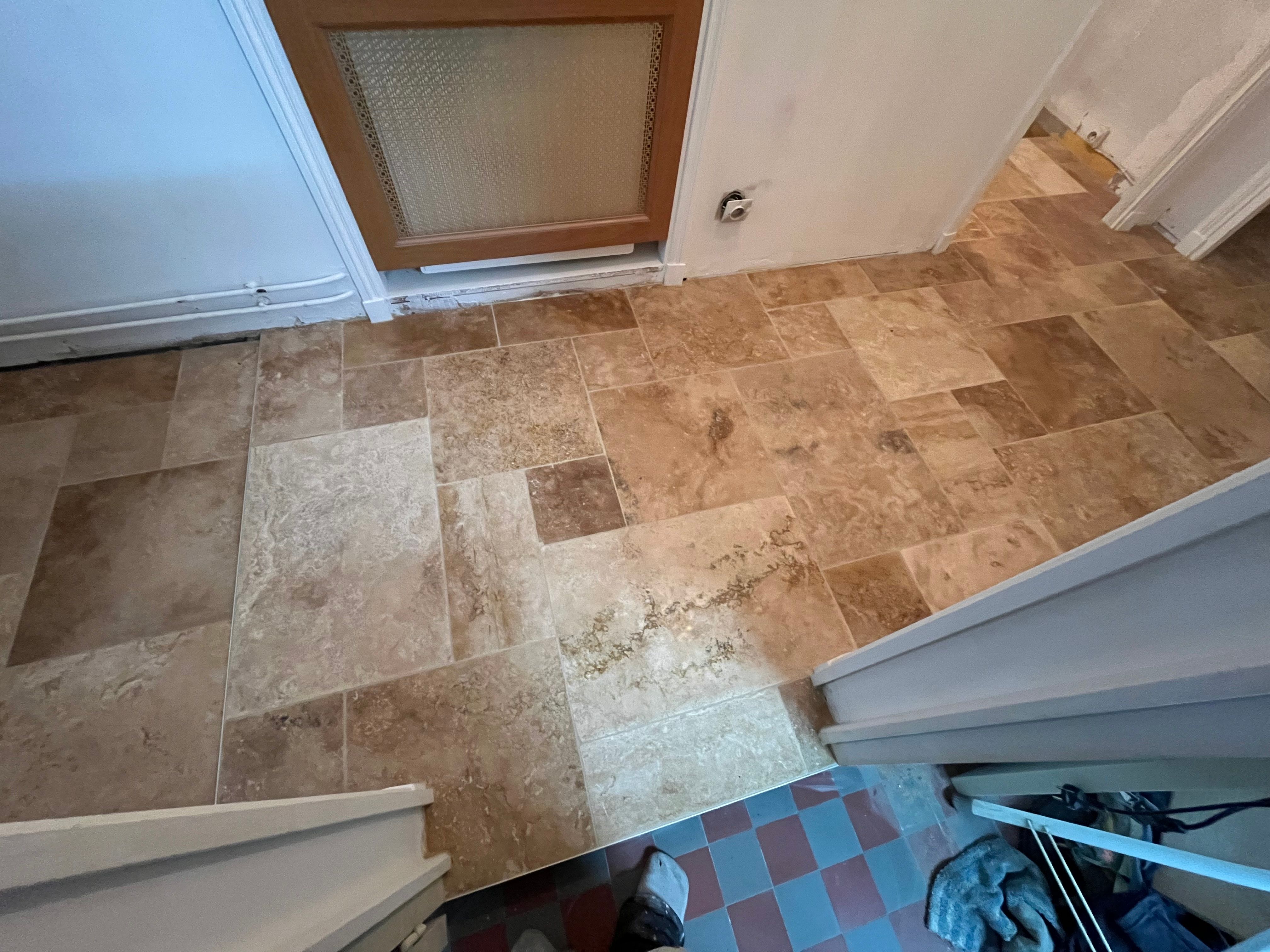 Pose de travertin au sol d'une salle de bain à Vaas - 15 sur 15
