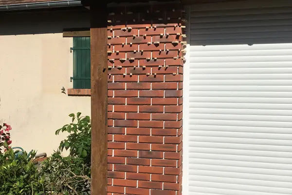 Habillage de pilier en briques à Pruillé-le-Chétif Habillage de pilier en briques à Pruillé-le-Chétif - 1 sur 20