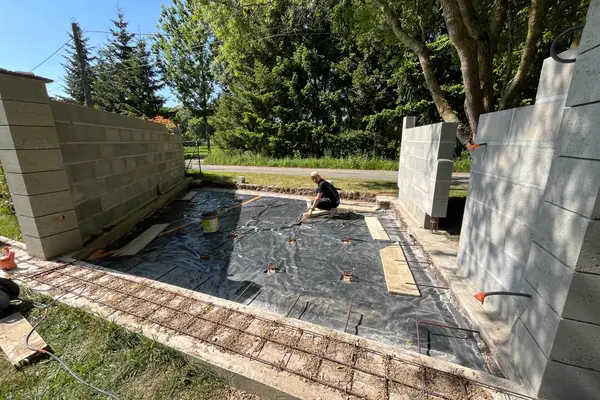 Préparation de mur en parpaings pour extension à Lavernat Préparation de mur en parpaings pour extension à Lavernat - 15 sur 20