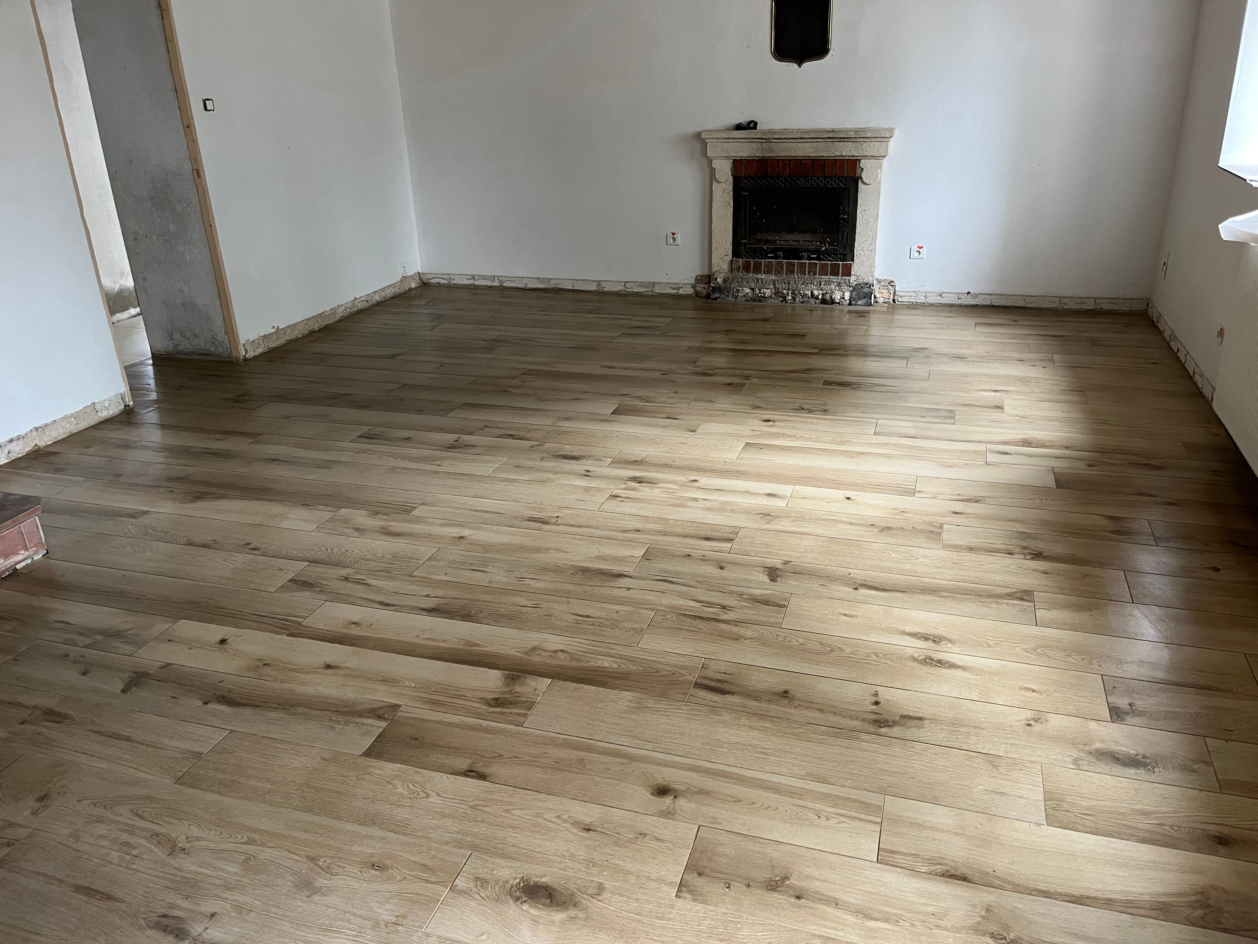 Pose de carrelage imitation parquet au sol à Oizé - 1 sur 7