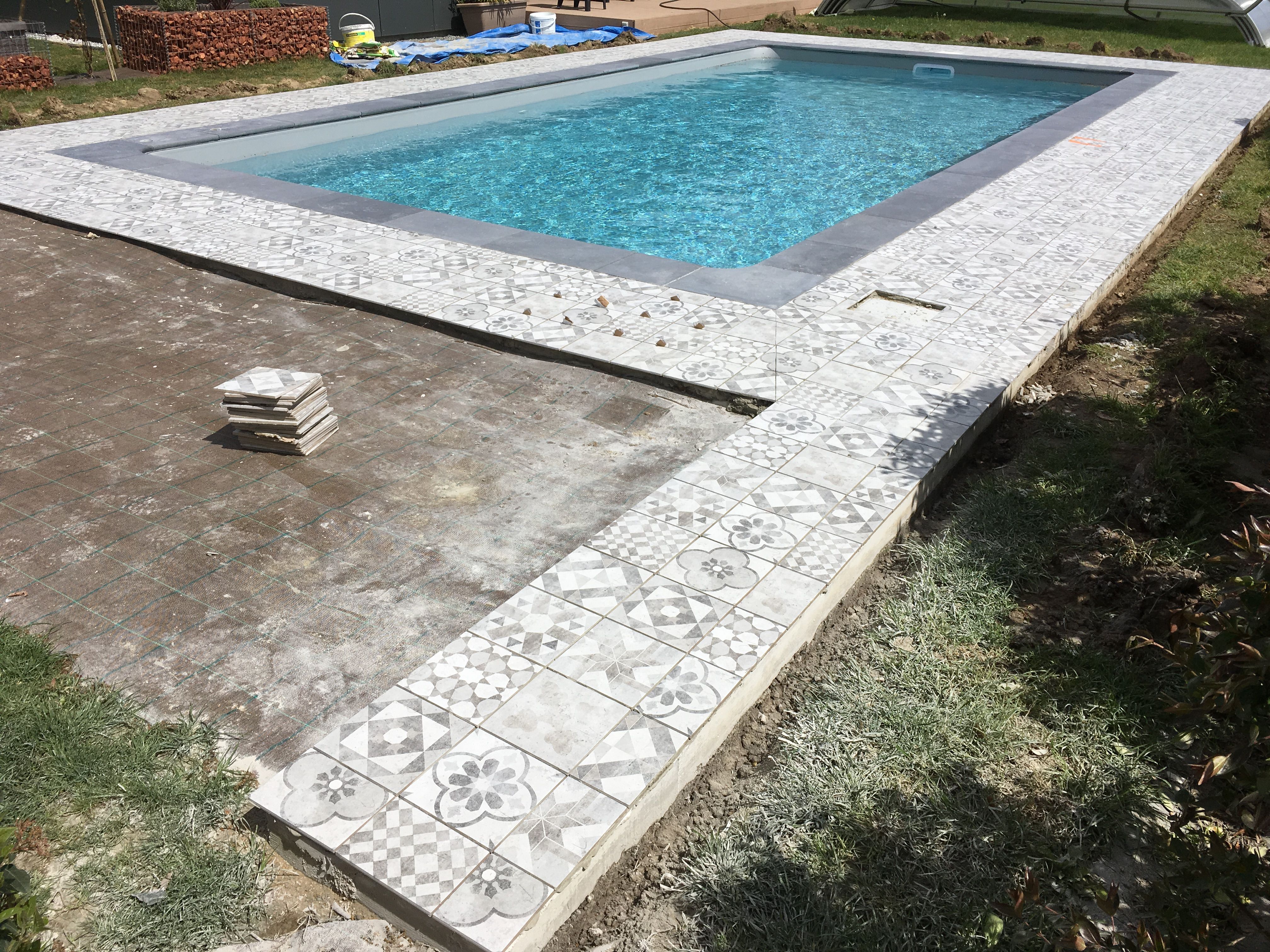 Pose de carrelage autour d'une piscine à Moncé-en-Belin - 5 sur 9