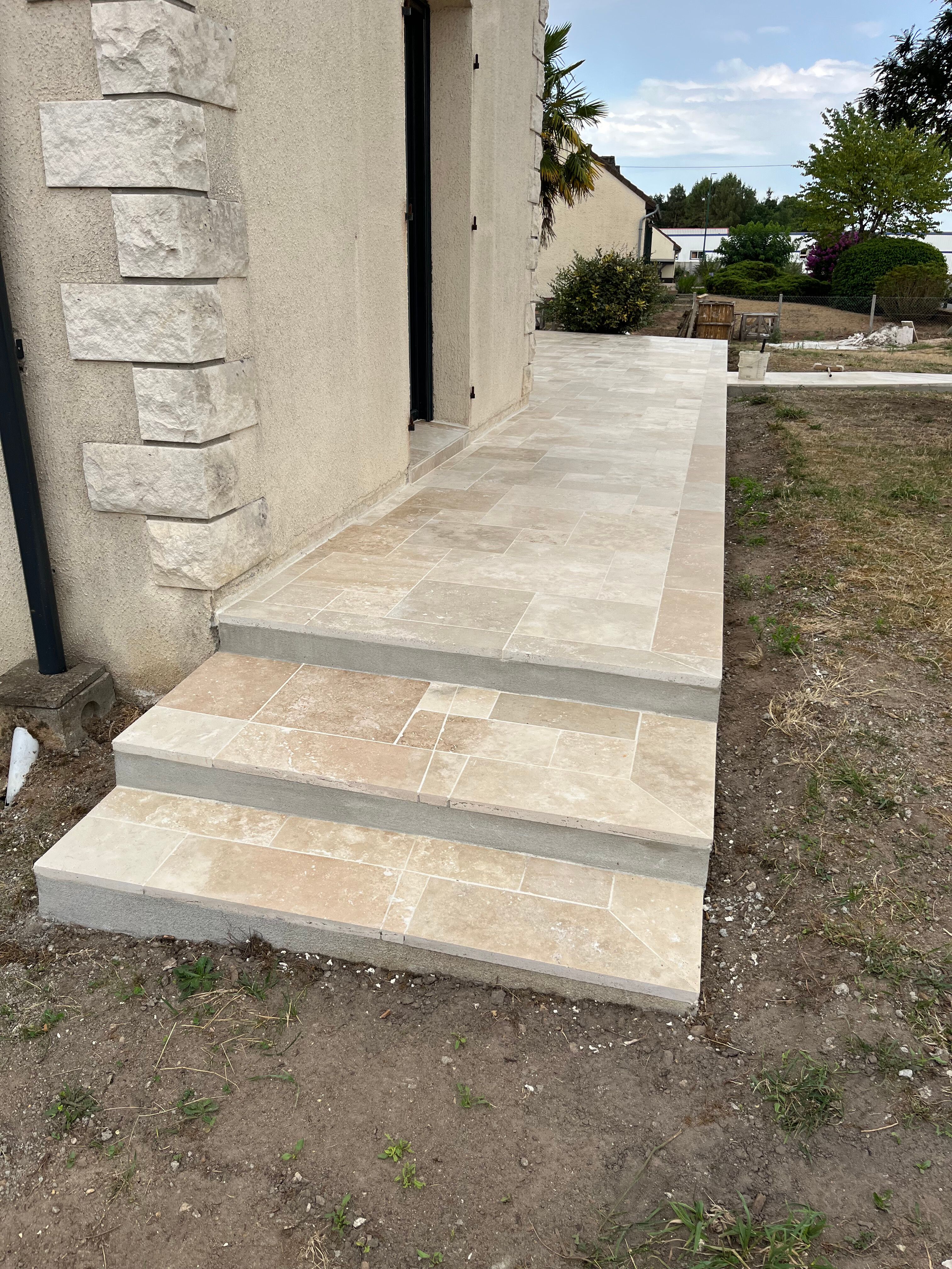 Pose de terrasse en travertin à Écommoy - 17 sur 20